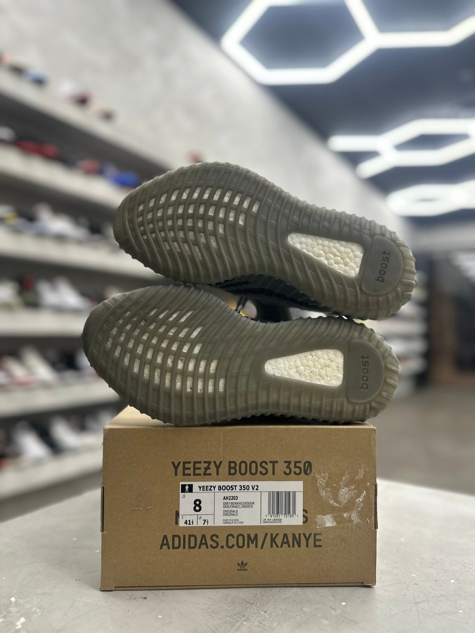 adidas Yeezy Boost 350 V2 Beluga 2.0 Sz 8 (PREOWNED) - Restock Aveadidas Yeezy Boost 350 V2 Beluga 2.0 Sz 8 (PREOWNED)Restock AveRestock Ave8Restock Ave