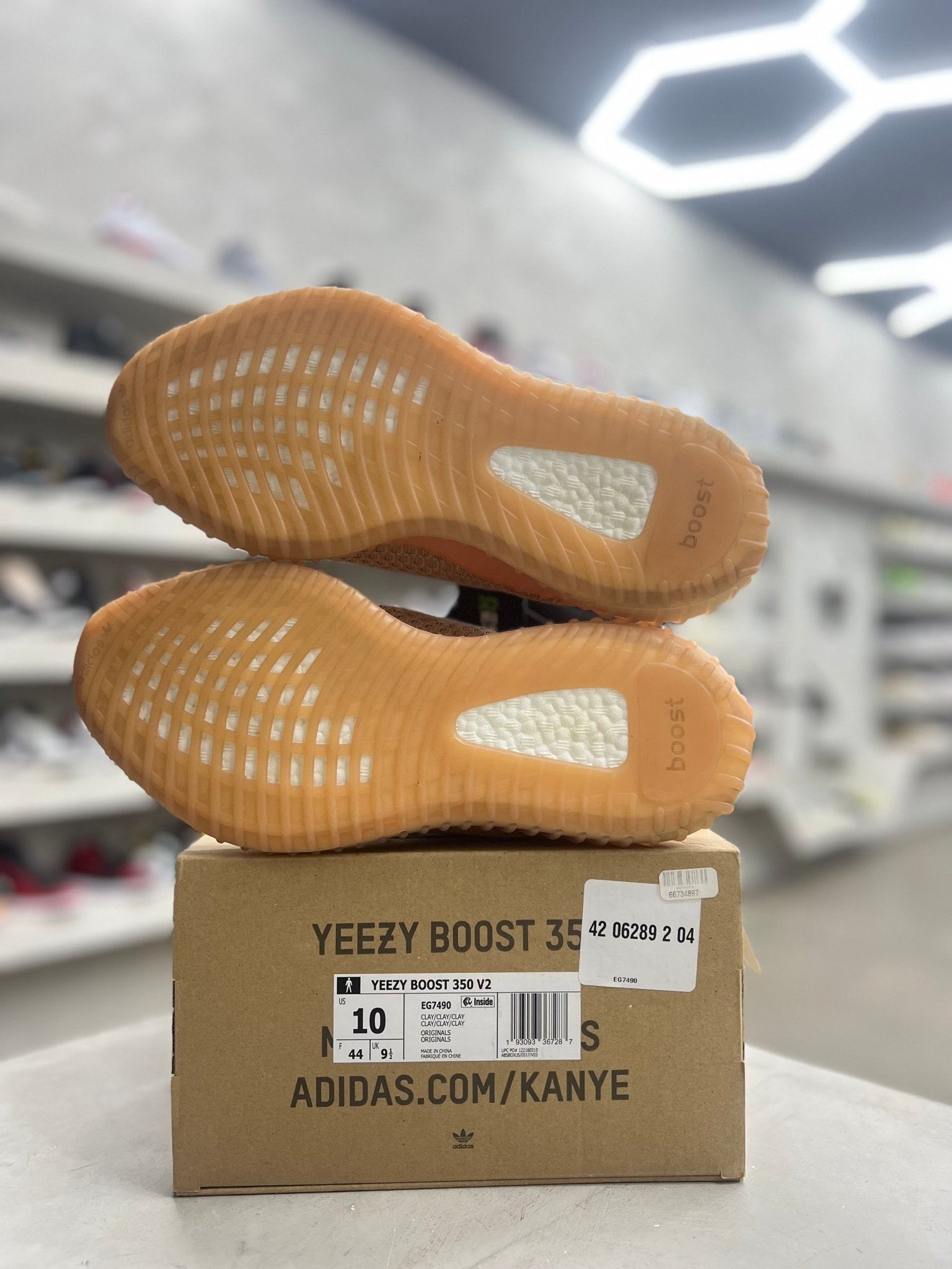 adidas Yeezy Boost 350 V2 Clay Sz 10 (PREOWNED) - Restock Aveadidas Yeezy Boost 350 V2 Clay Sz 10 (PREOWNED)Restock AveRestock Ave10Restock Ave