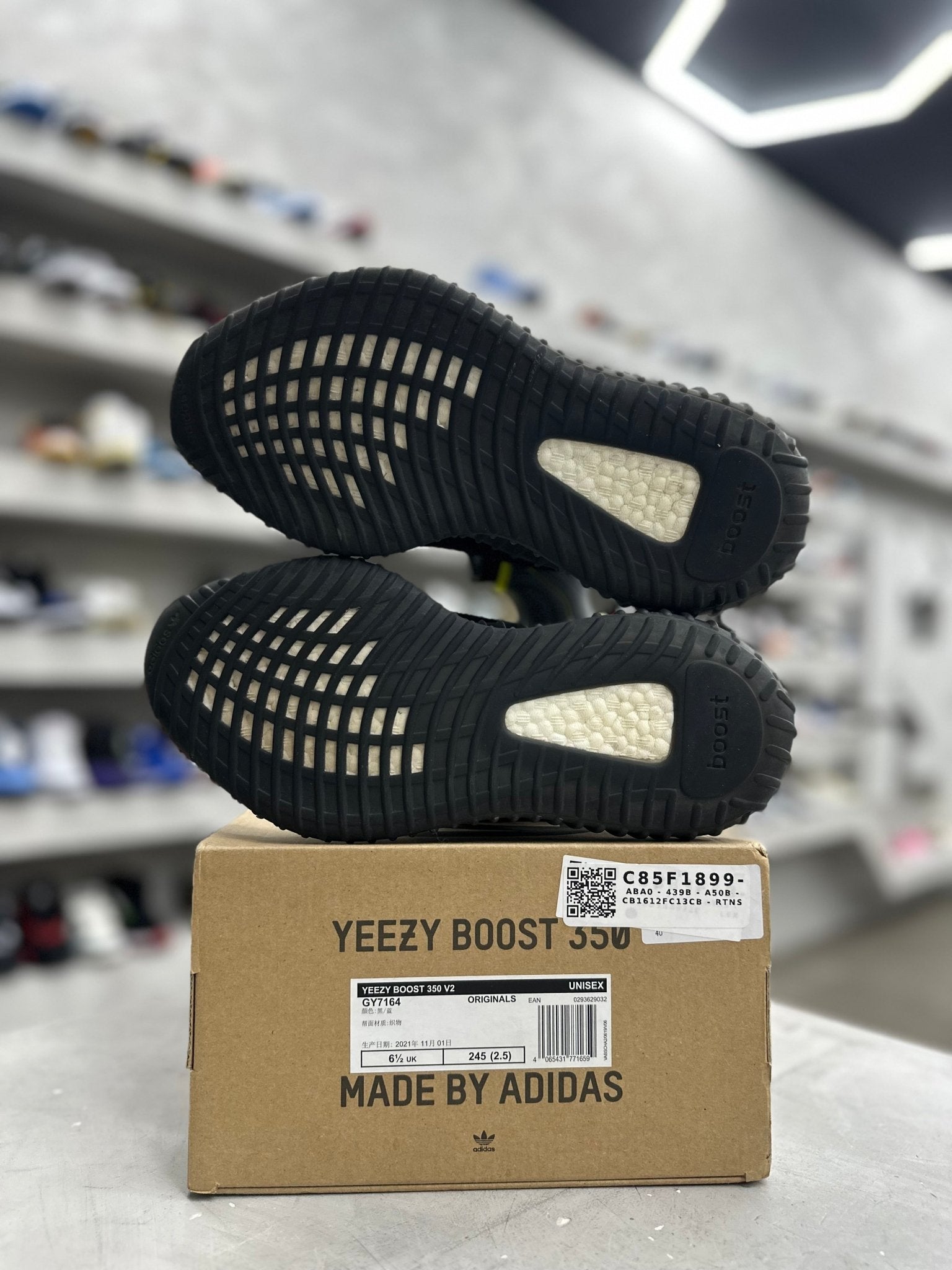 adidas Yeezy Boost 350 V2 Dazzling Blue Sz 7 (PREOWNED) - Restock Aveadidas Yeezy Boost 350 V2 Dazzling Blue Sz 7 (PREOWNED)Restock AveRestock Ave7Restock Ave