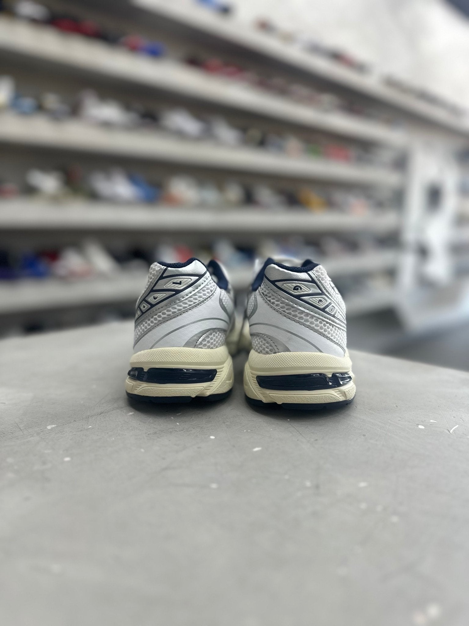 ASICS Gel-Flux 4 Cream Blue Sz 8.5 (PREOWNED) (NO BOX) - Restock AveASICS Gel-Flux 4 Cream Blue Sz 8.5 (PREOWNED) (NO BOX)Restock AveRestock Ave8.5Restock Ave