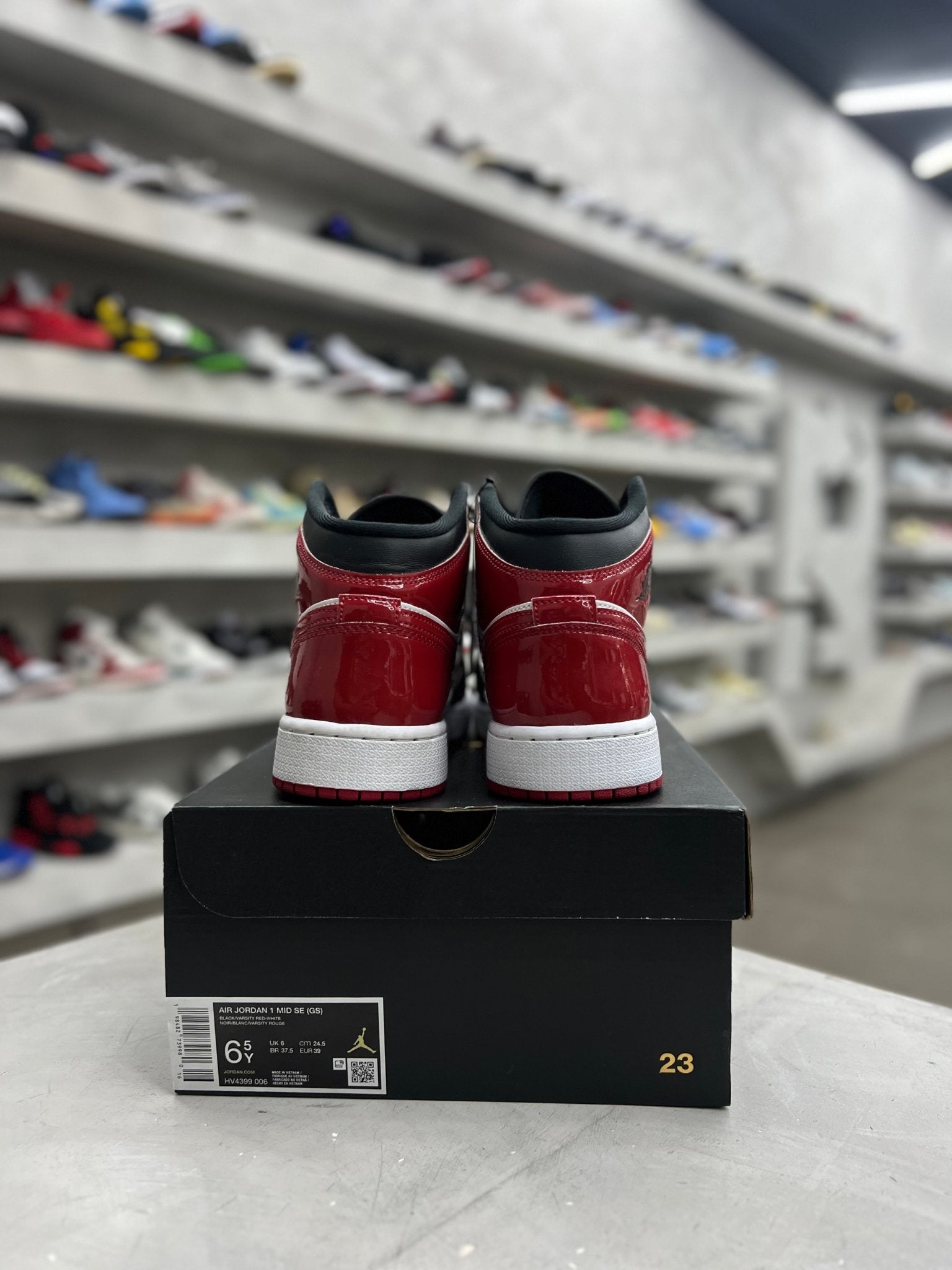 Jordan 1 Mid Patent Bred Toe Sz 6.5y (PREOWNED) - Restock AveJordan 1 Mid Patent Bred Toe Sz 6.5y (PREOWNED)Restock AveRestock Ave6.5Restock Ave