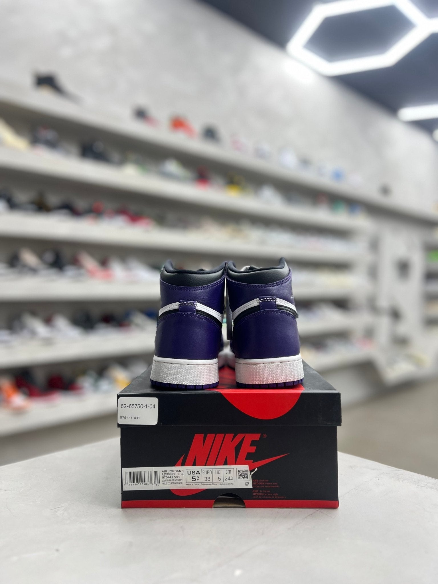 Jordan 1 Retro High Court Purple White Sz 5.5y (PREOWNED) - Restock AveJordan 1 Retro High Court Purple White Sz 5.5y (PREOWNED)Restock AveRestock Ave5.5YRestock Ave
