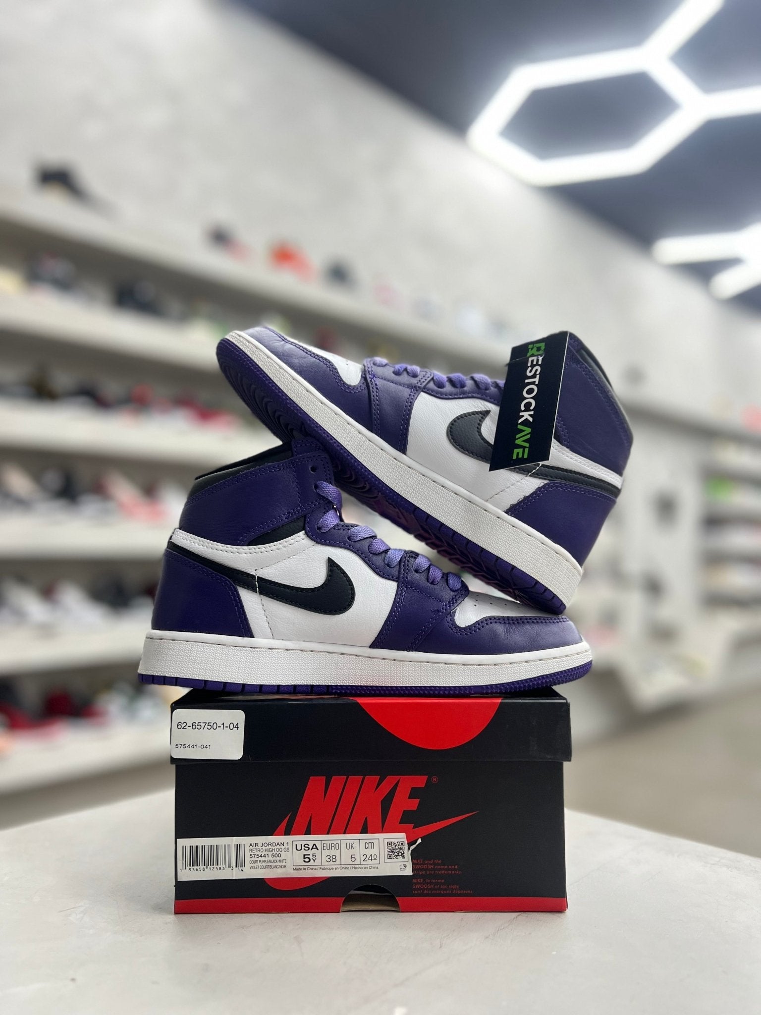 Jordan 1 Retro High Court Purple White Sz 5.5y (PREOWNED) - Restock AveJordan 1 Retro High Court Purple White Sz 5.5y (PREOWNED)Restock AveRestock Ave5.5YRestock Ave
