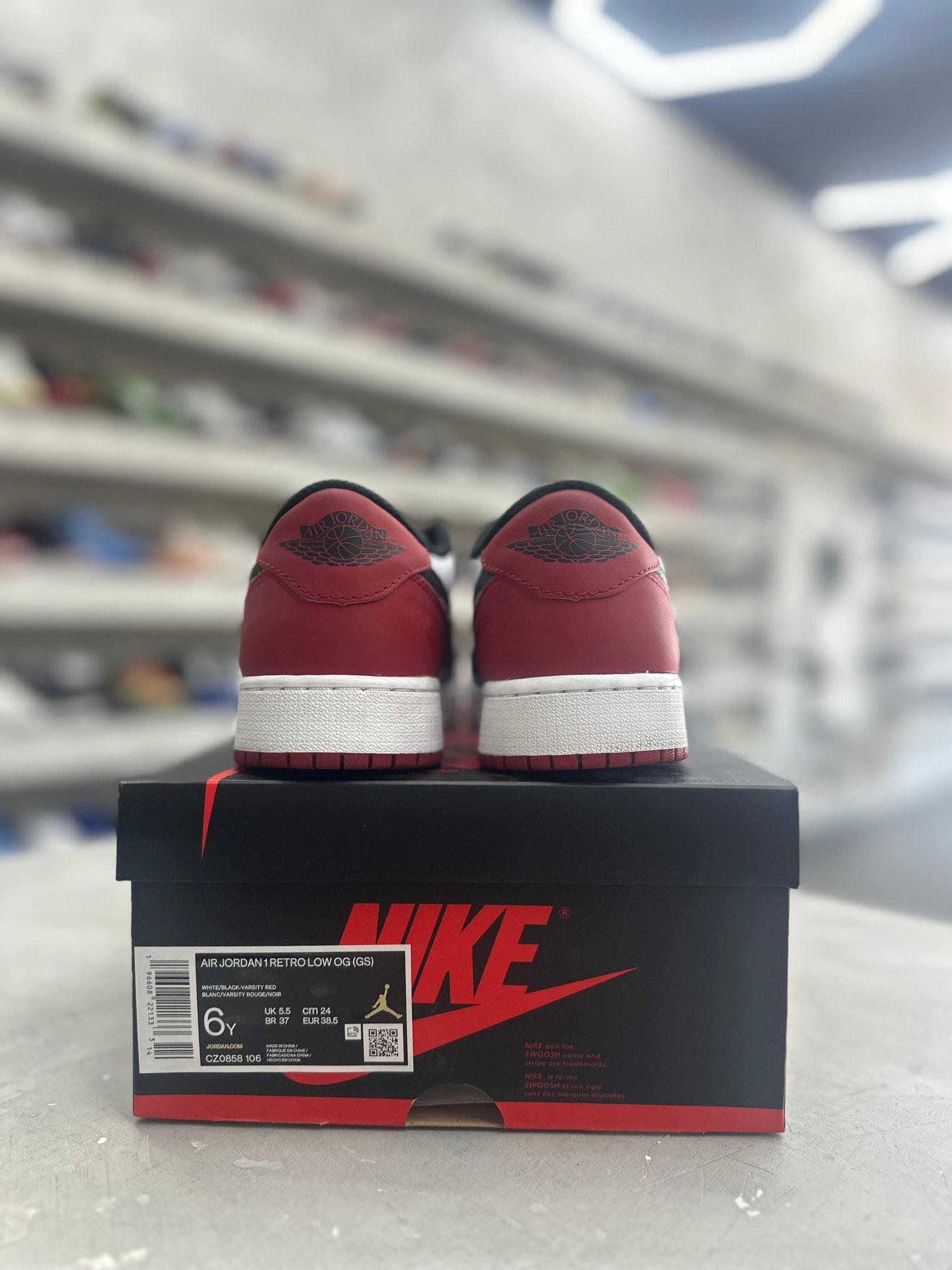 Jordan 1 Retro Low OG Black Toe Sz 6Y (PREOWNED) - Restock AveJordan 1 Retro Low OG Black Toe Sz 6Y (PREOWNED)Restock AveRestock Ave6y32541043Restock Ave