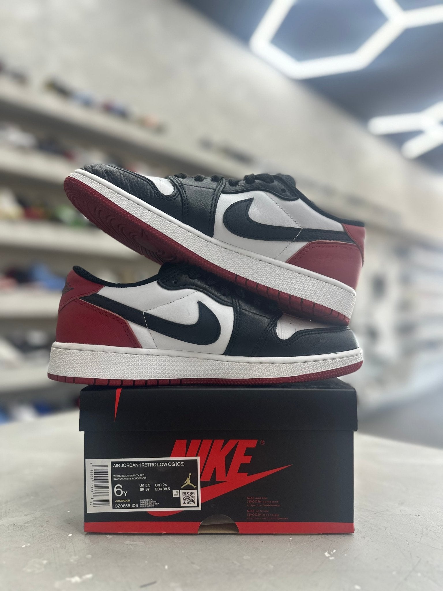 Jordan 1 Retro Low OG Black Toe Sz 6Y (PREOWNED) - Restock AveJordan 1 Retro Low OG Black Toe Sz 6Y (PREOWNED)Restock AveRestock Ave6y32541043Restock Ave