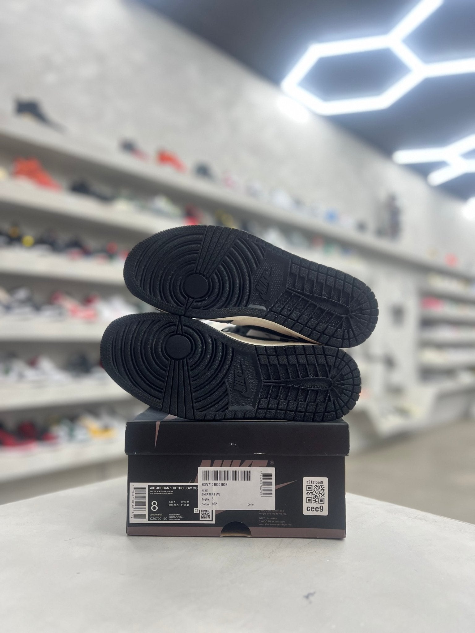 Jordan 1 Retro Low OG Mocha Sz 8 (PREOWNED) - Restock AveJordan 1 Retro Low OG Mocha Sz 8 (PREOWNED)Restock AveRestock Ave880481651Restock Ave