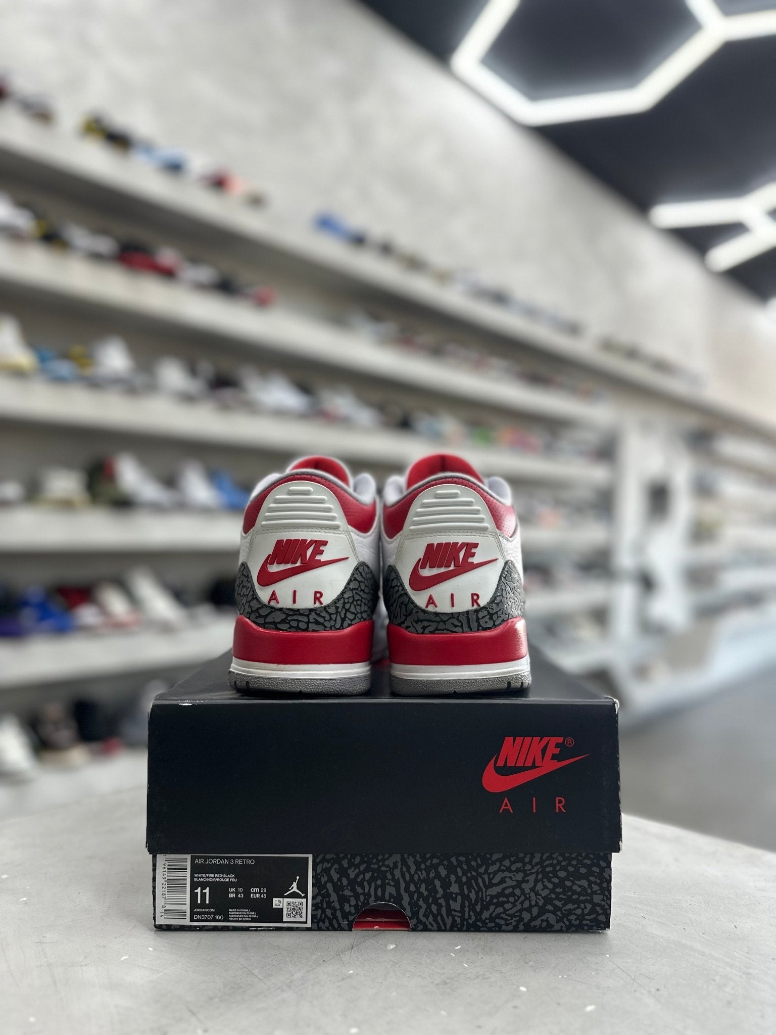 Jordan 3 Retro Fire Red Sz 11 (PREOWNED) - Restock AveJordan 3 Retro Fire Red Sz 11 (PREOWNED)Restock AveRestock Ave11Restock Ave