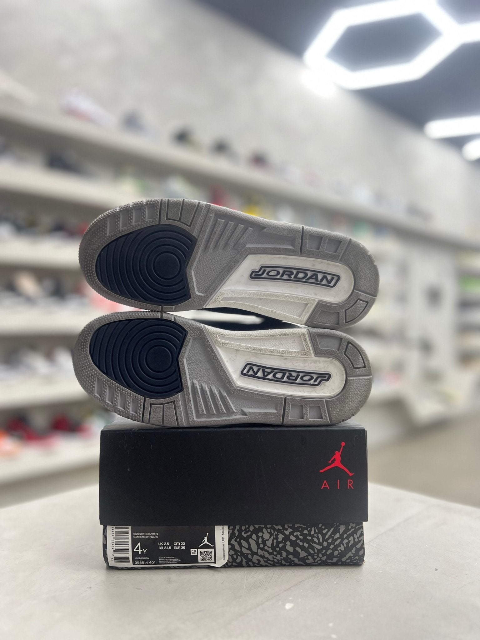 Jordan 3 Retro Georgetown Sz 4y (PREOWNED) - Restock AveJordan 3 Retro Georgetown Sz 4y (PREOWNED)Restock AveRestock Ave4yRestock Ave