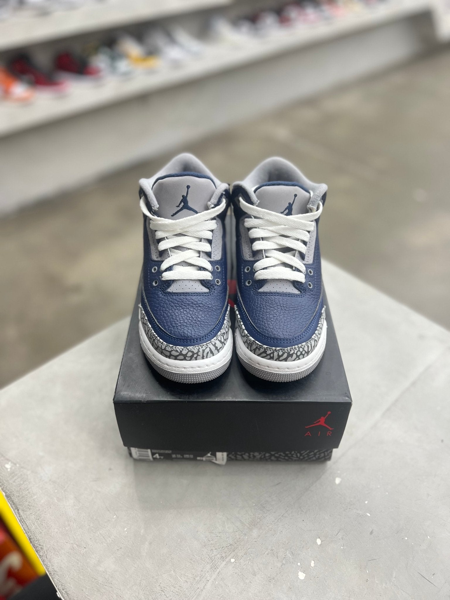 Jordan 3 Retro Georgetown Sz 4y (PREOWNED) - Restock AveJordan 3 Retro Georgetown Sz 4y (PREOWNED)Restock AveRestock Ave4yRestock Ave