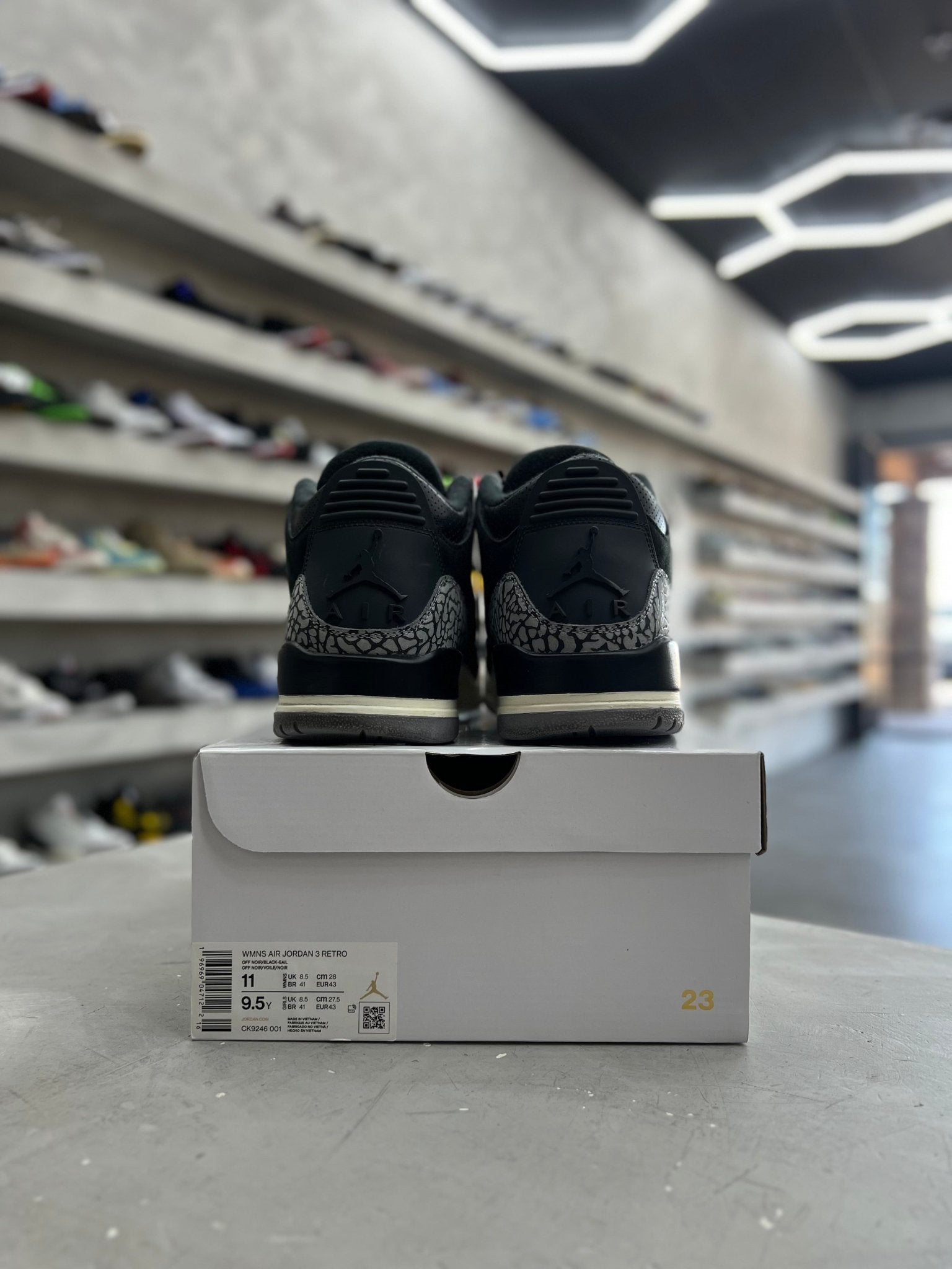 Jordan 3 Retro Off Noir Sz W11/9.5 (PREOWNED) - Restock AveJordan 3 Retro Off Noir Sz W11/9.5 (PREOWNED)Restock AveRestock Avew11/9.5men95524979Restock Ave