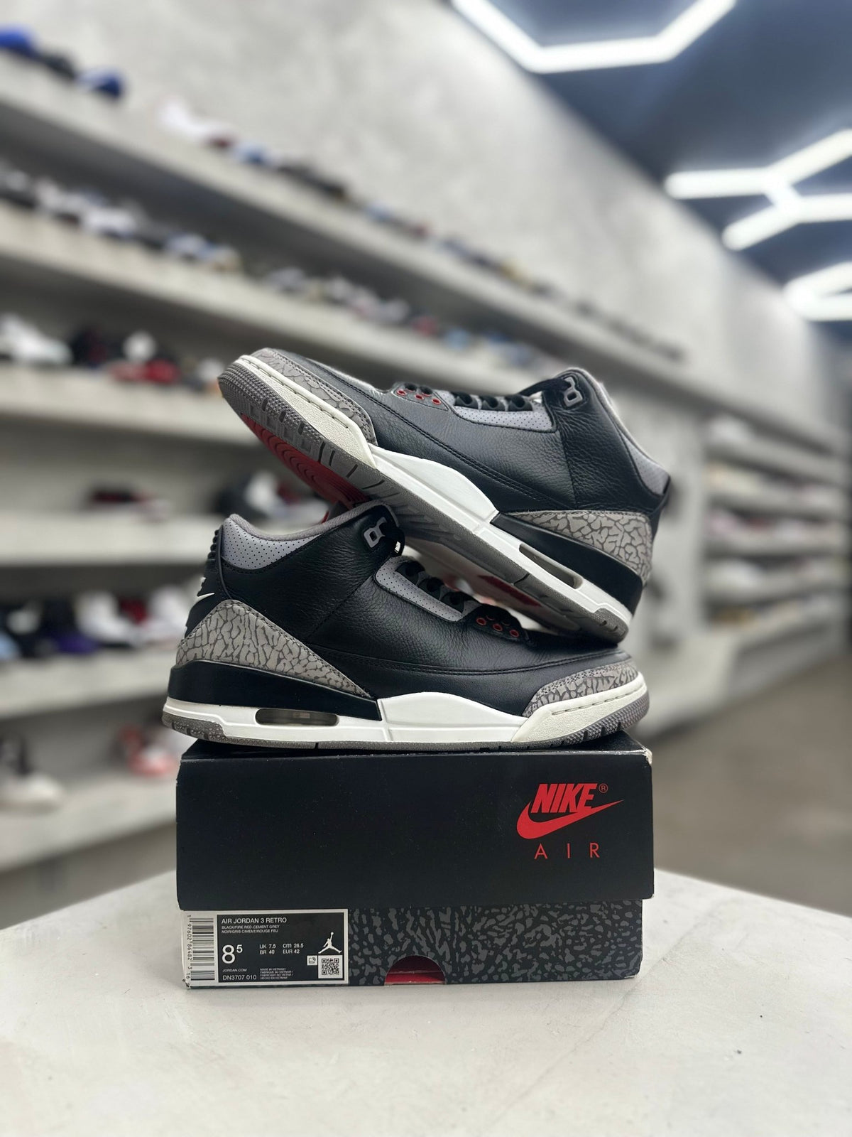Jordan 3 Retro OG Black Cement Sz 8.5 (PREOWNED) - Restock AveJordan 3 Retro OG Black Cement Sz 8.5 (PREOWNED)Restock AveRestock Ave8.530451571Restock Ave