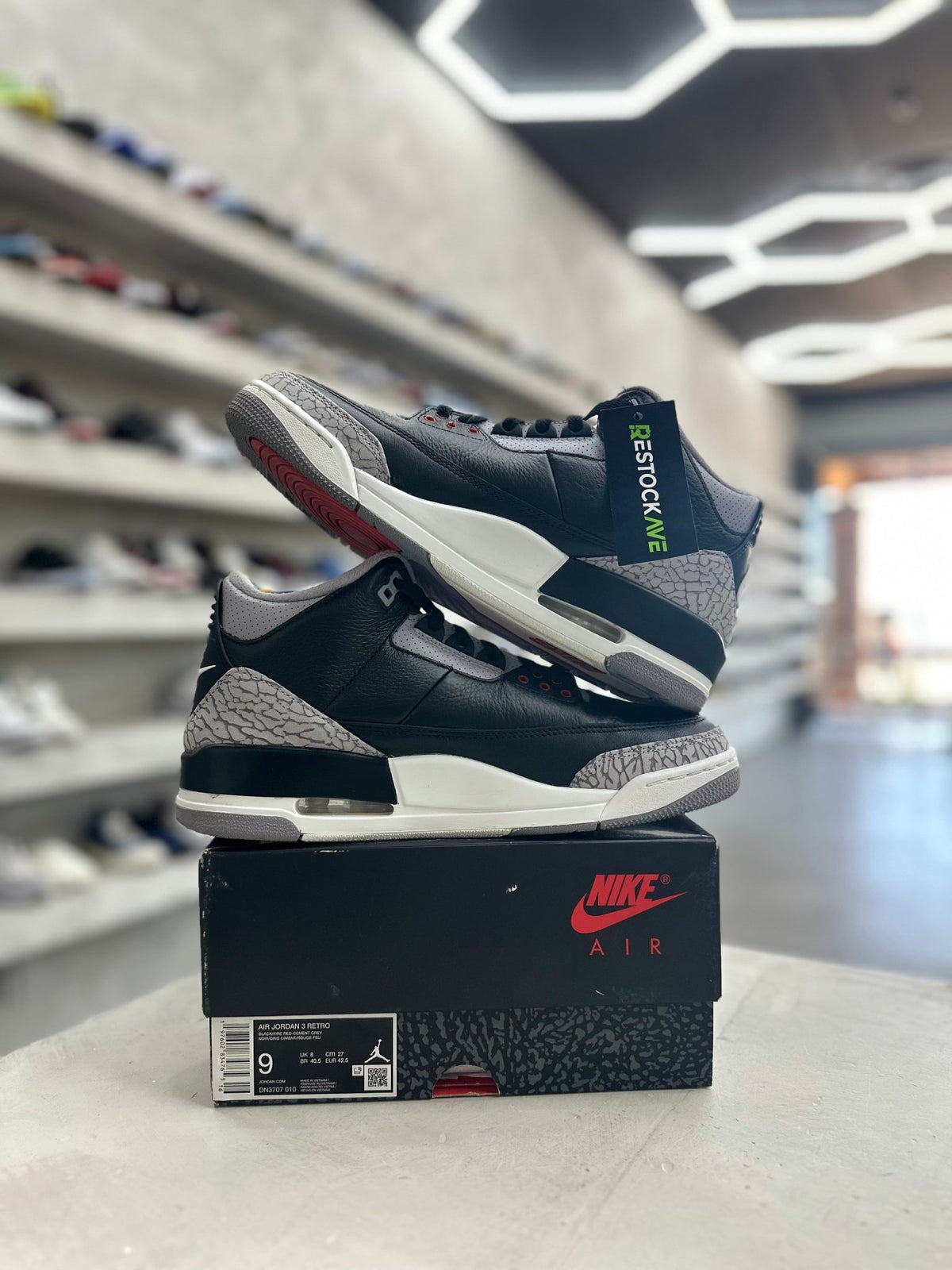 Jordan 3 Retro OG Black Cement Sz 9 (PREOWNED) - Restock AveJordan 3 Retro OG Black Cement Sz 9 (PREOWNED)Restock AveRestock Ave987149683Restock Ave
