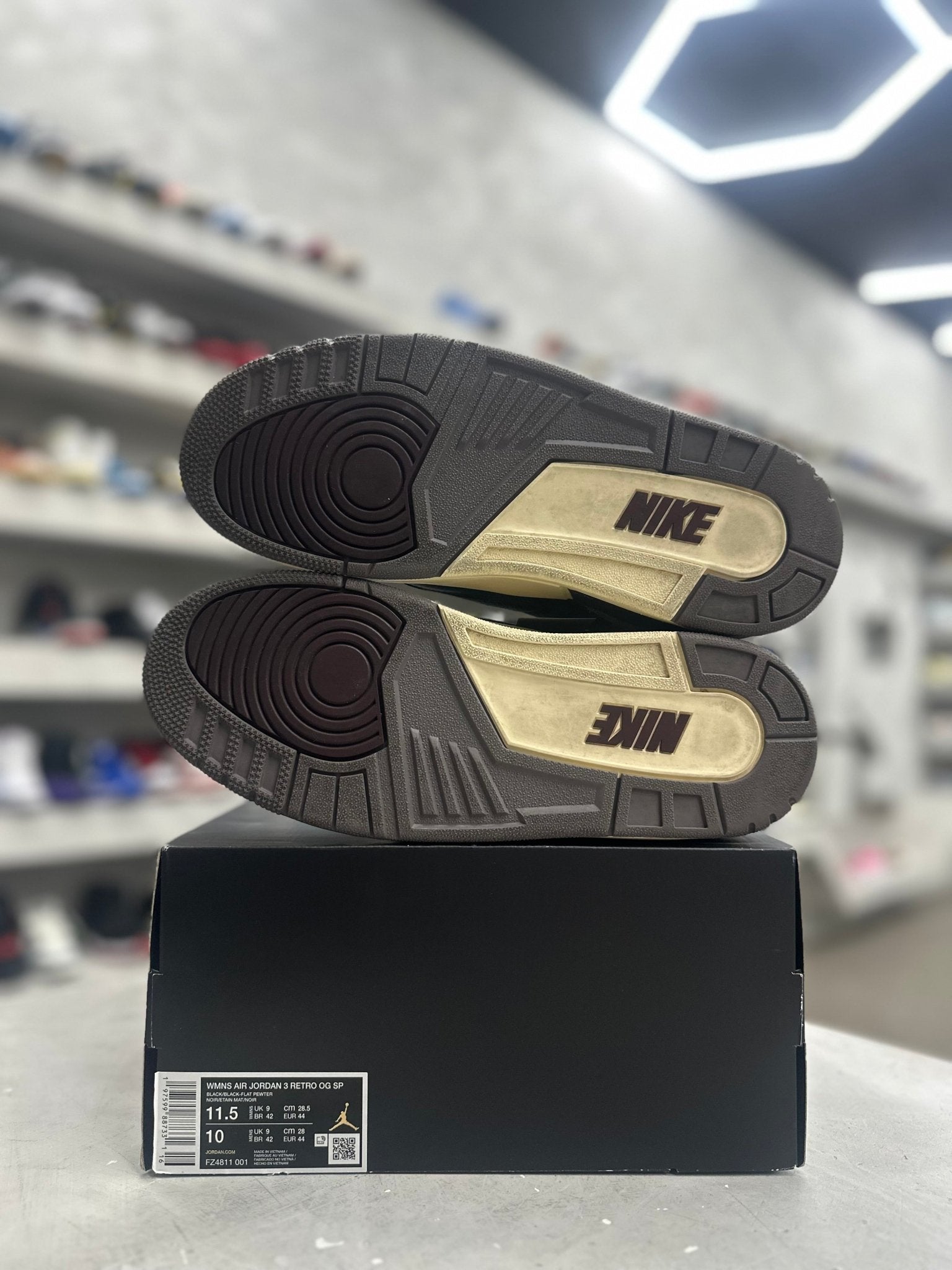Jordan 3 Retro OG SP A Ma Maniére While You Were Sleeping Sz W11.5/10M (PREOWNED) - Restock AveJordan 3 Retro OG SP A Ma Maniére While You Were Sleeping Sz W11.5/10M (PREOWNED)Restock AveRestock AveW11.5/10menRestock Ave