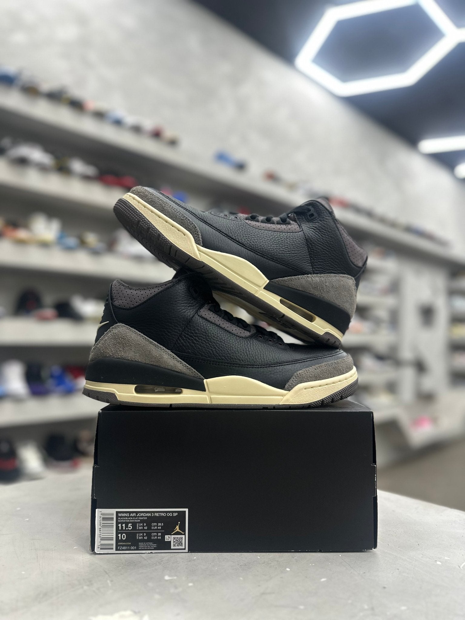 Jordan 3 Retro OG SP A Ma Maniére While You Were Sleeping Sz W11.5/10M (PREOWNED) - Restock AveJordan 3 Retro OG SP A Ma Maniére While You Were Sleeping Sz W11.5/10M (PREOWNED)Restock AveRestock AveW11.5/10menRestock Ave