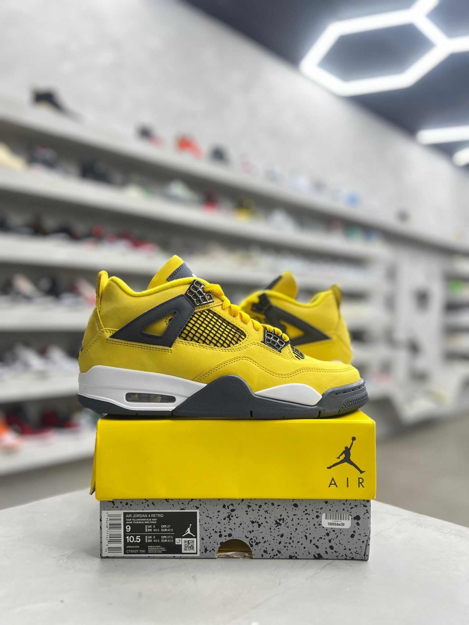 Jordan 4 Retro Lightning Sz 9 (PREOWNED) - Restock AveJordan 4 Retro Lightning Sz 9 (PREOWNED)Restock AveRestock Ave9Restock Ave