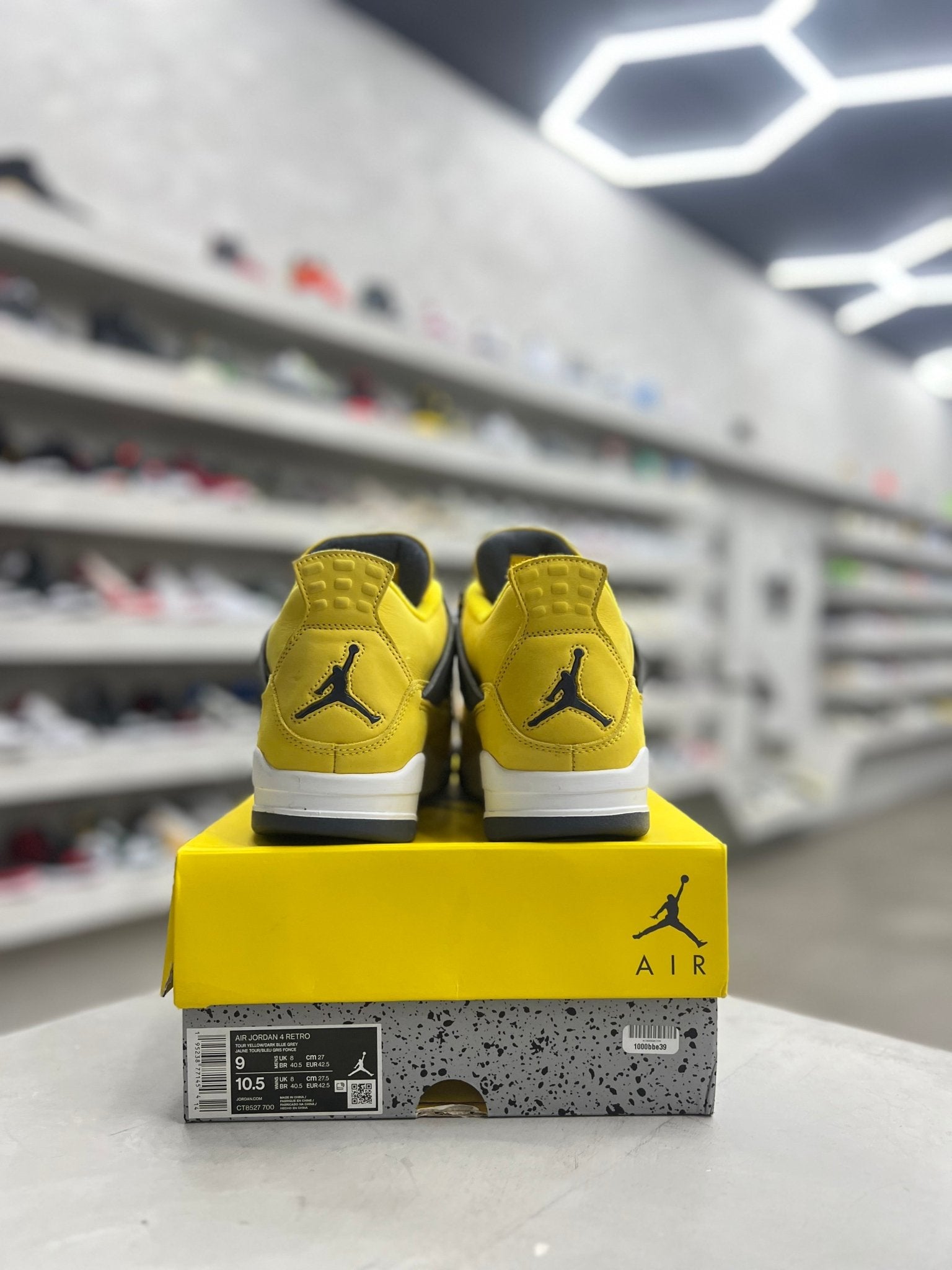 Jordan 4 Retro Lightning Sz 9 (PREOWNED) - Restock AveJordan 4 Retro Lightning Sz 9 (PREOWNED)Restock AveRestock Ave9Restock Ave