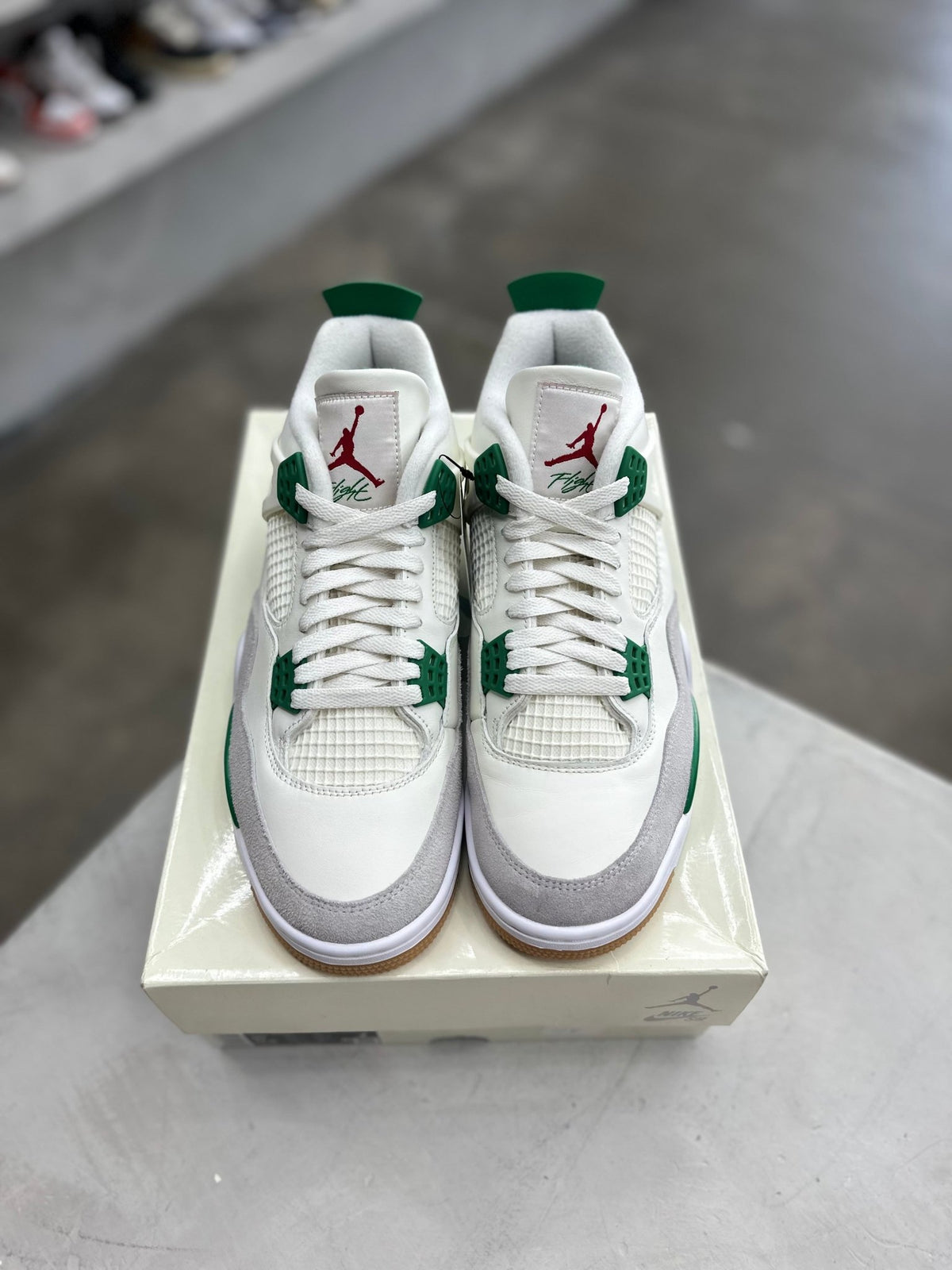 Jordan 4 Retro SB Pine Green sz 10 (PREOWNED) - Restock AveJordan 4 Retro SB Pine Green sz 10 (PREOWNED)Restock AveRestock Ave1019289459Restock Ave