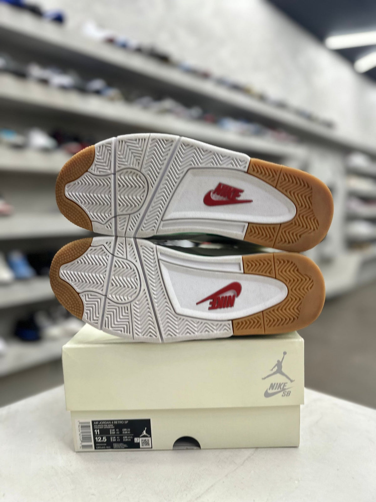 Jordan 4 Retro SB Pine Green sz 11 (PREOWNED) - Restock AveJordan 4 Retro SB Pine Green sz 11 (PREOWNED)Restock AveRestock Ave11Restock Ave
