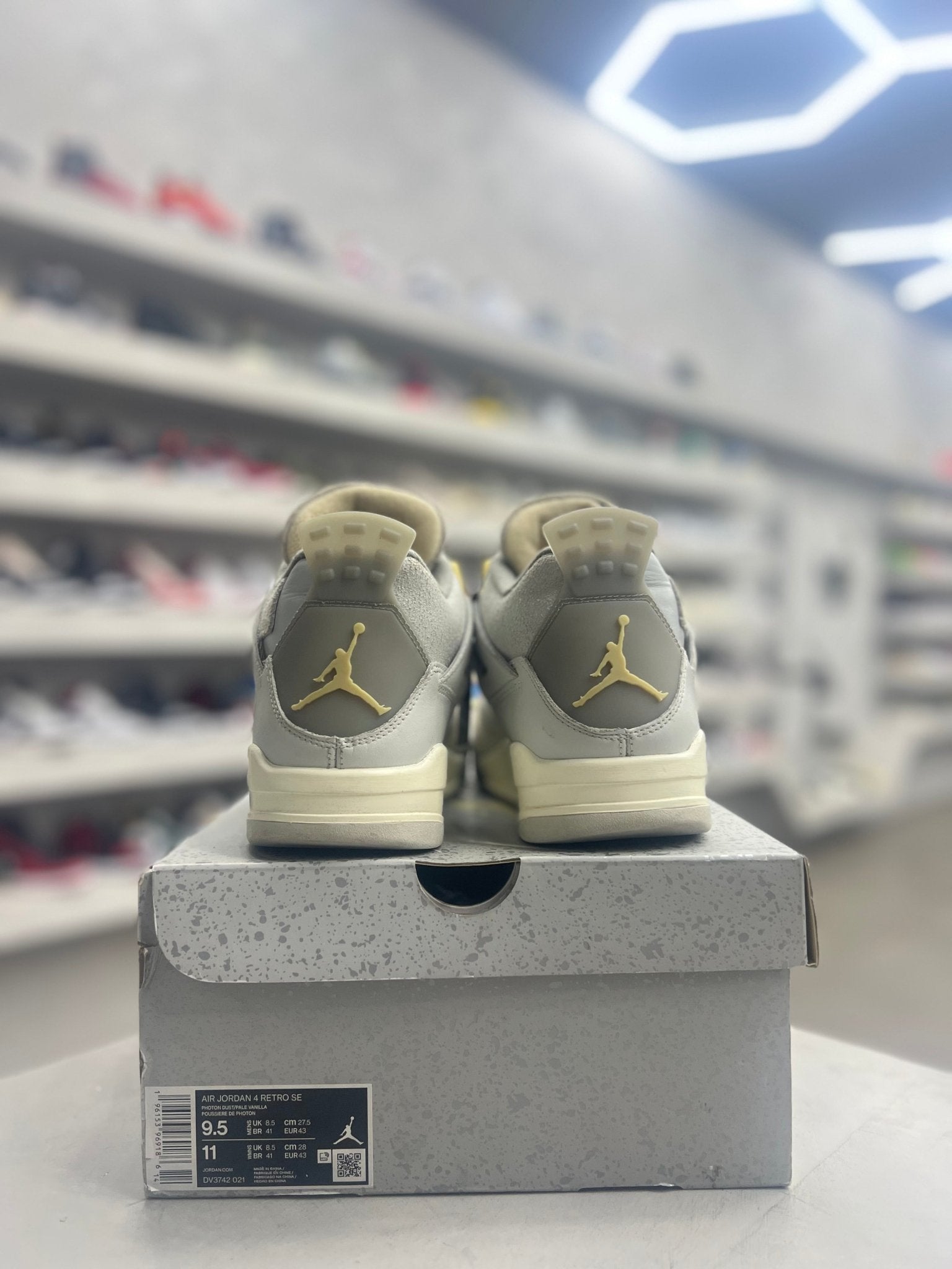 Jordan 4 Retro SE Craft Photon Dust Sz 9.5 (PREOWNED) - Restock AveJordan 4 Retro SE Craft Photon Dust Sz 9.5 (PREOWNED)Restock AveRestock Ave9.541618035Restock Ave