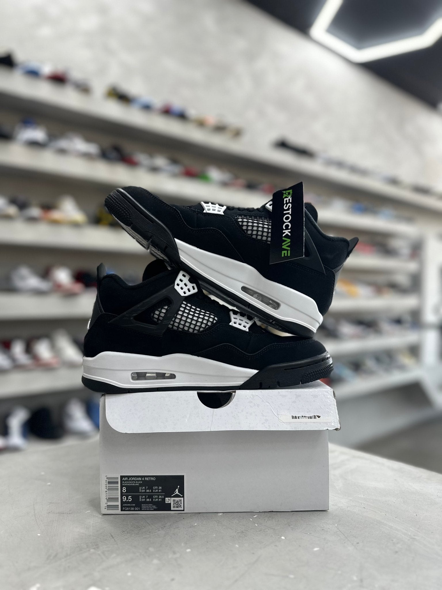 Jordan 4 Retro White Thunder Sz 8 (PREOWNED) - Restock AveJordan 4 Retro White Thunder Sz 8 (PREOWNED)Restock AveRestock Ave8Restock Ave