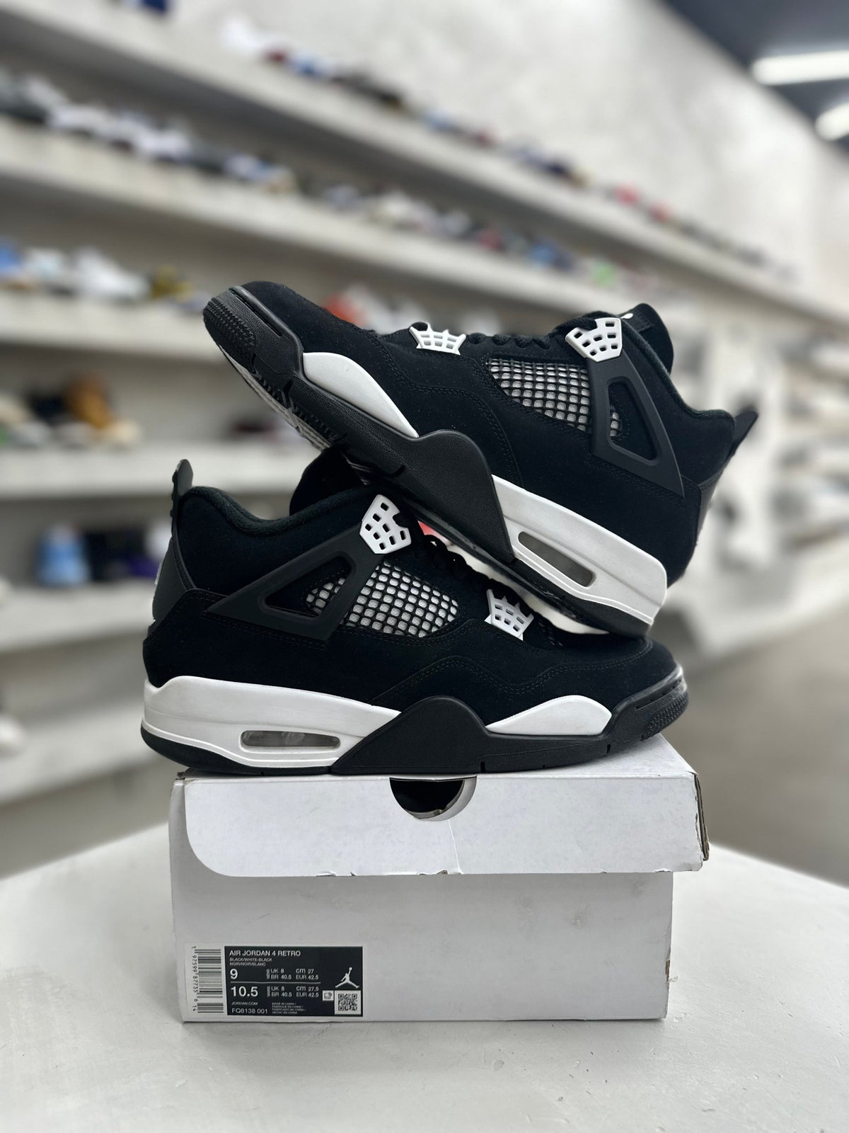 Jordan 4 Retro White Thunder Sz 9 (PREOWNED) - Restock AveJordan 4 Retro White Thunder Sz 9 (PREOWNED)Restock AveRestock Ave937287539Restock Ave