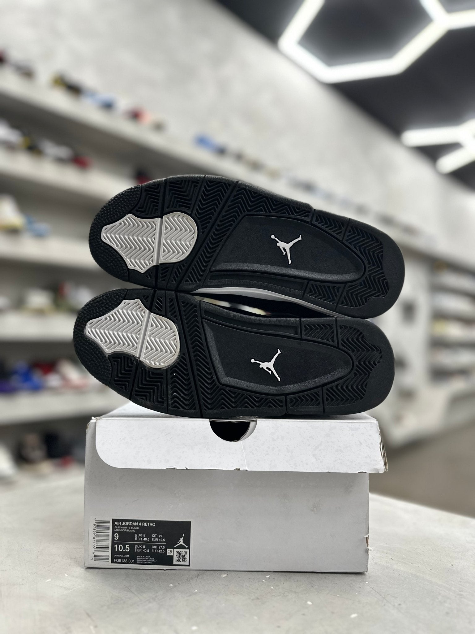 Jordan 4 Retro White Thunder Sz 9 (PREOWNED) - Restock AveJordan 4 Retro White Thunder Sz 9 (PREOWNED)Restock AveRestock Ave986038899Restock Ave