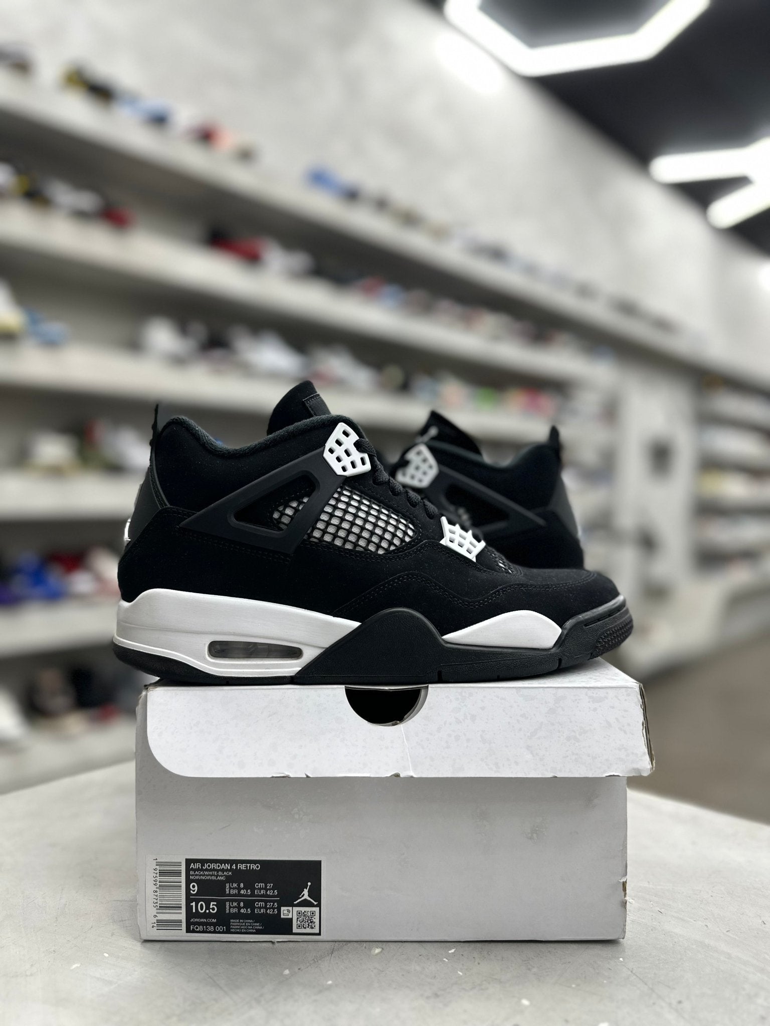 Jordan 4 Retro White Thunder Sz 9 (PREOWNED) - Restock AveJordan 4 Retro White Thunder Sz 9 (PREOWNED)Restock AveRestock Ave986038899Restock Ave