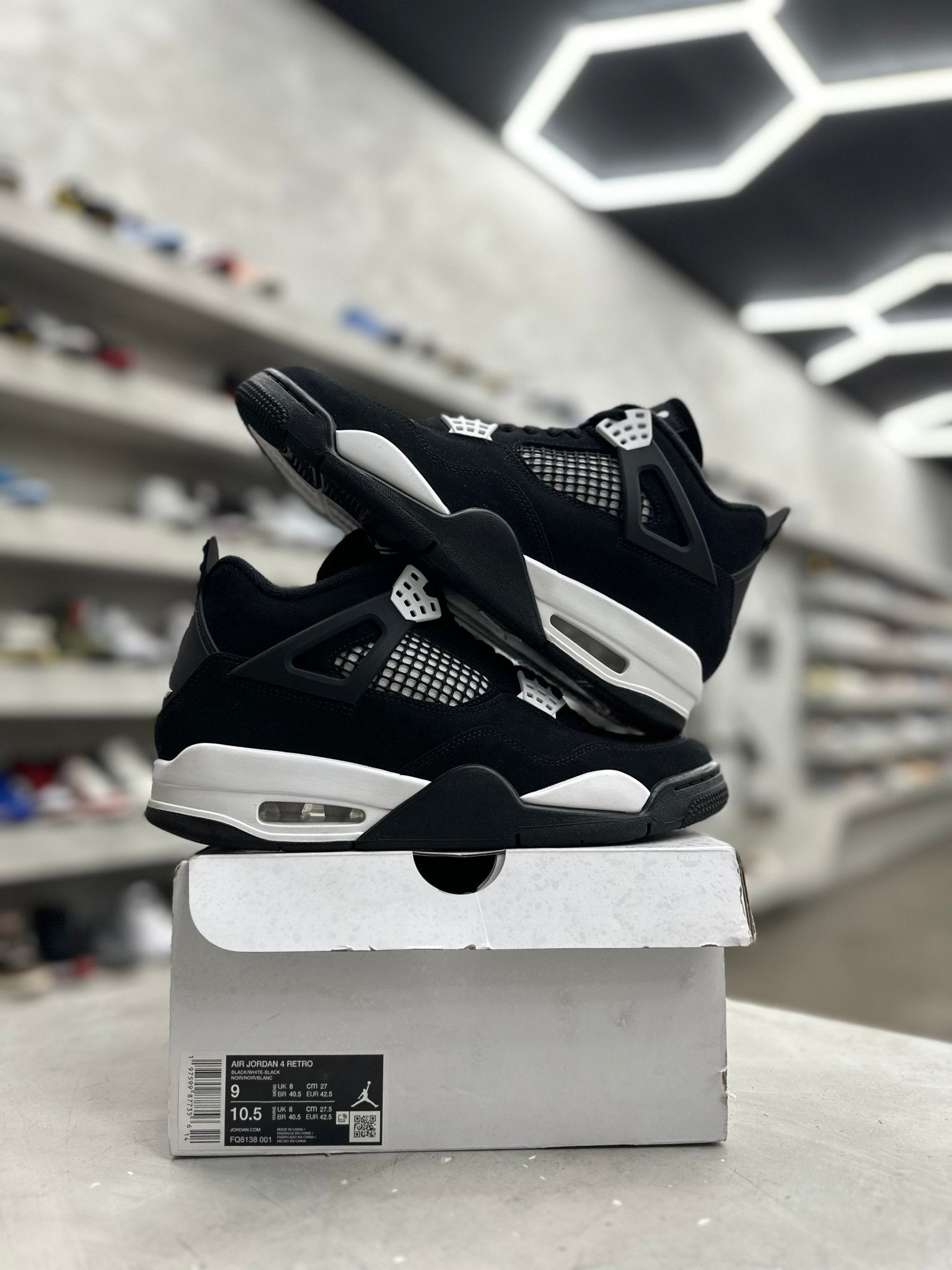 Jordan 4 Retro White Thunder Sz 9 (PREOWNED) - Restock AveJordan 4 Retro White Thunder Sz 9 (PREOWNED)Restock AveRestock Ave986038899Restock Ave