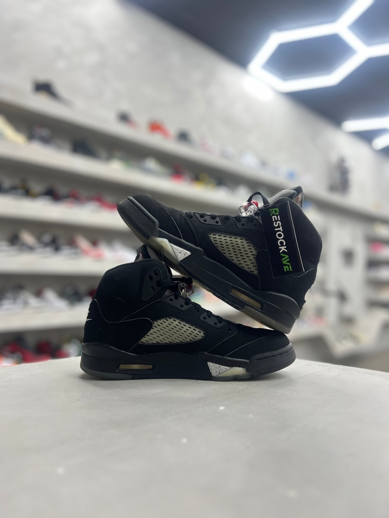 Jordan 5 Retro Black Metallic (2016) Sz 8 (PREOWNED) (NO BOX) - Restock AveJordan 5 Retro Black Metallic (2016) Sz 8 (PREOWNED) (NO BOX)Restock AveRestock Ave814951283Restock Ave