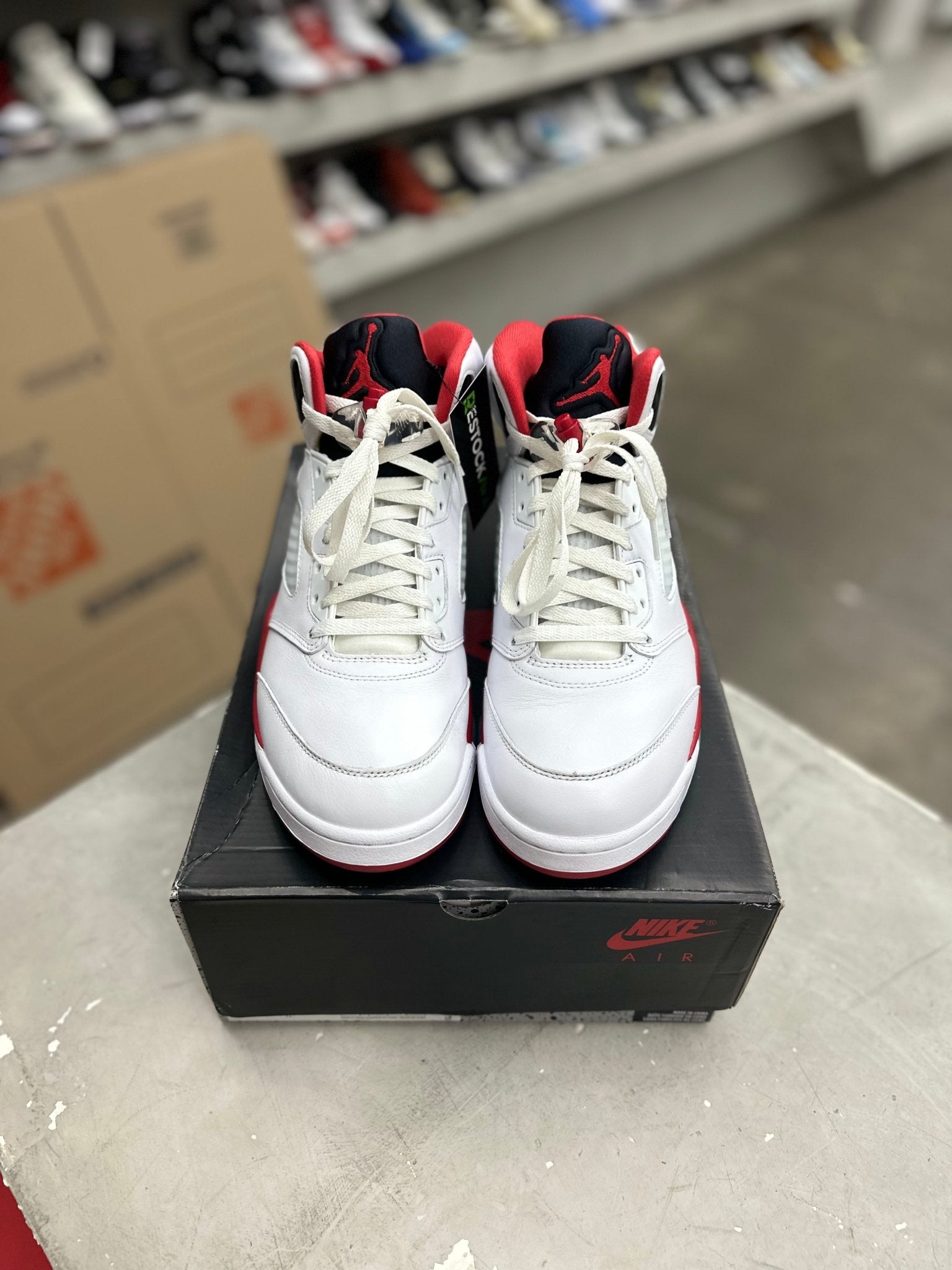 Jordan 5 Retro Fire Red Black Tongue Sz 11 (PREOWNED) - Restock AveJordan 5 Retro Fire Red Black Tongue Sz 11 (PREOWNED)Restock AveRestock Ave11Restock Ave