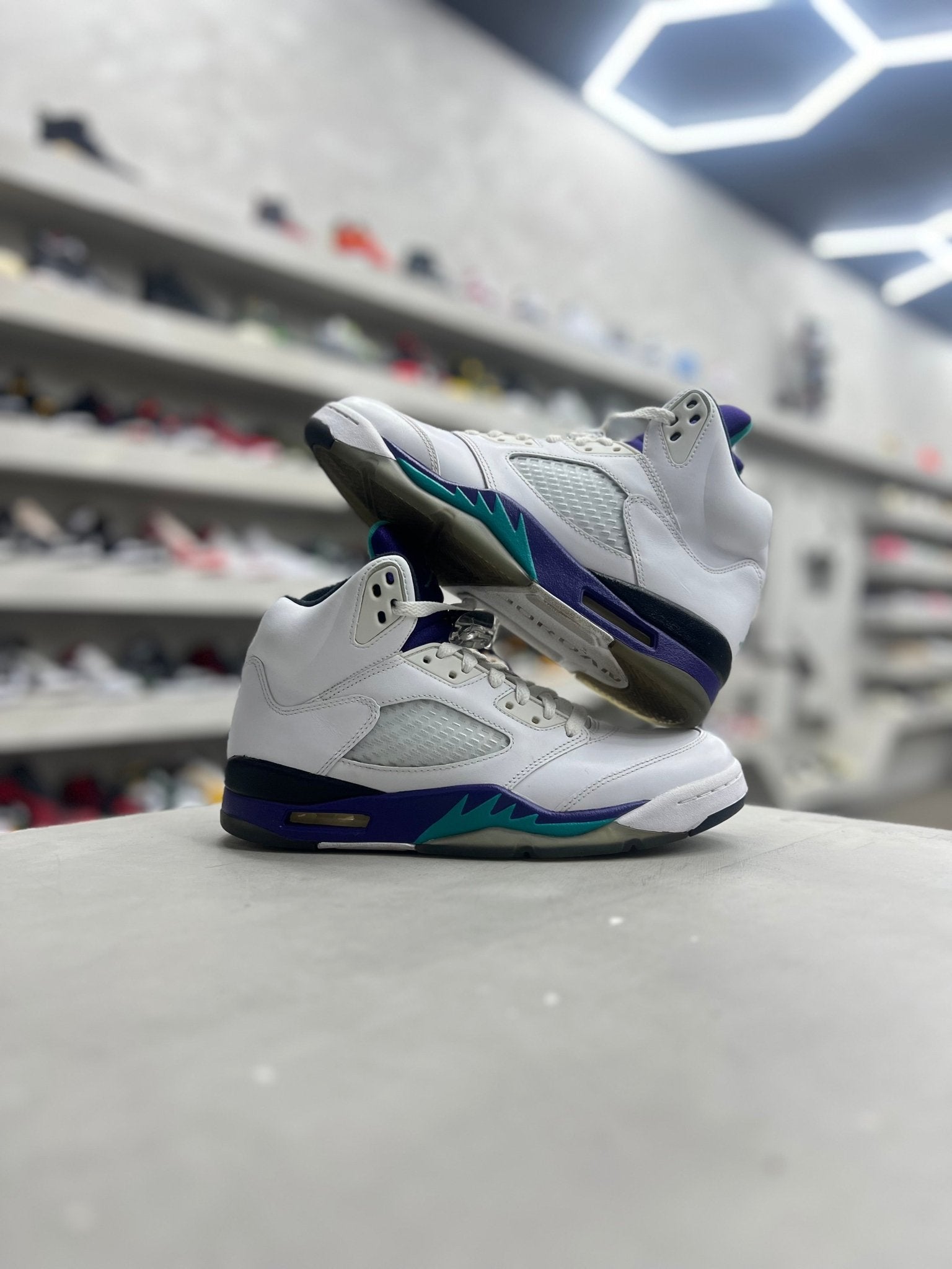 Jordan 5 Retro Grape (2013) Sz 8 (PREOWNED) (NO BOX) - Restock AveJordan 5 Retro Grape (2013) Sz 8 (PREOWNED) (NO BOX)Restock AveRestock Ave812821363Restock Ave