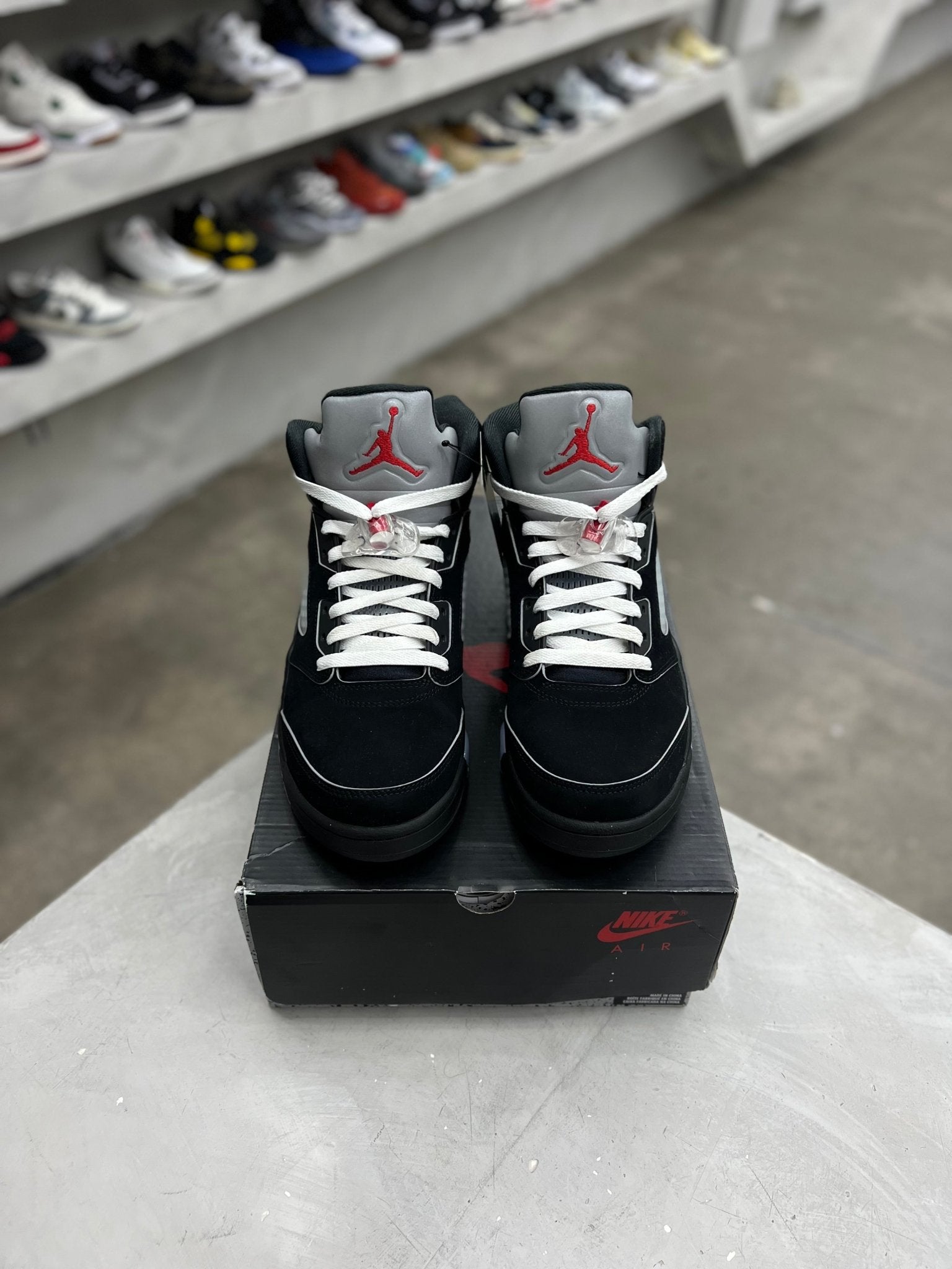 Jordan 5 Retro OG Black Metallic Reimagined Sz 9.5 (PREOWNED) - Restock AveJordan 5 Retro OG Black Metallic Reimagined Sz 9.5 (PREOWNED)Restock AveRestock Ave9.5Restock Ave