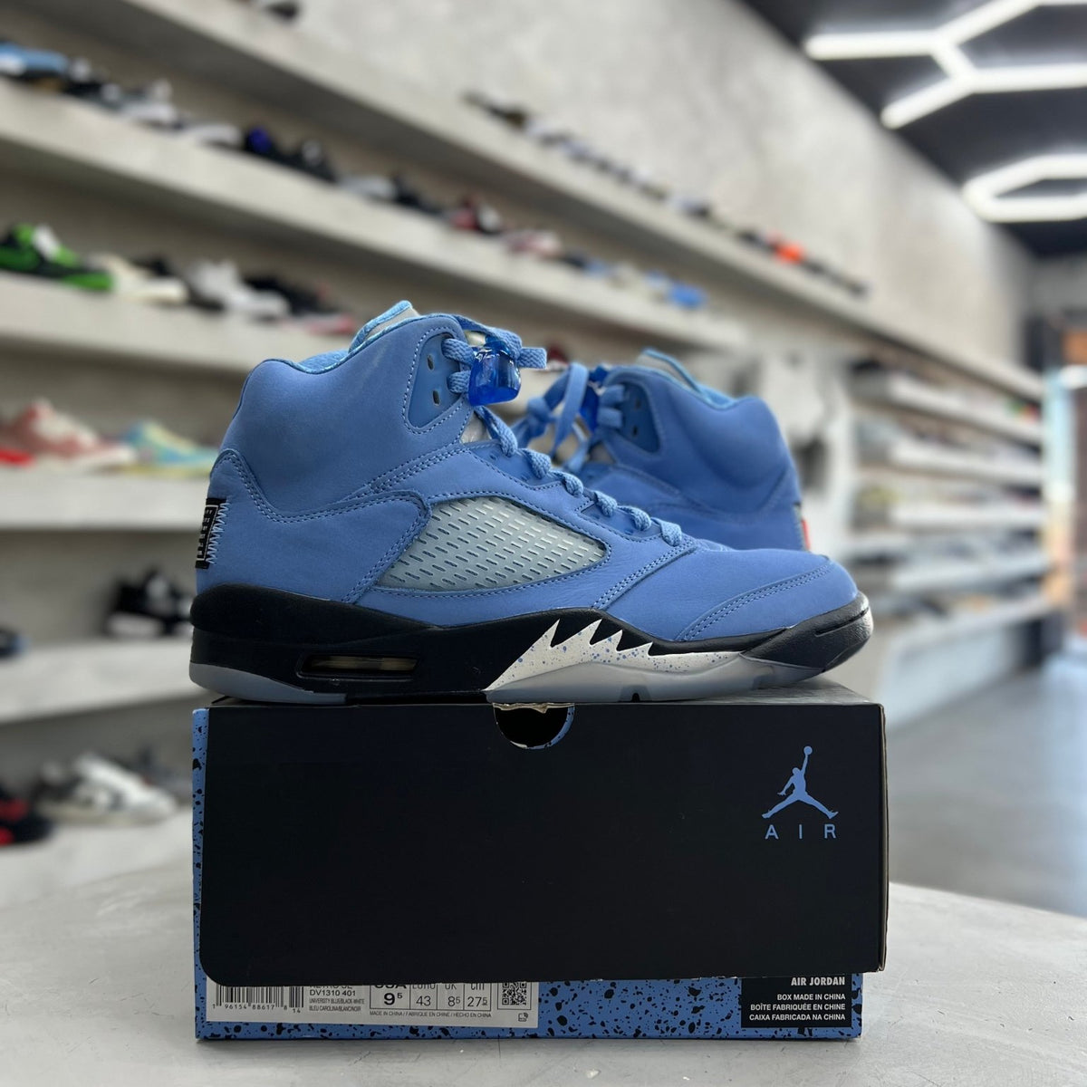 Jordan 5 Retro UNC University Blue Sz 9.5 (PREOWNED) – Restock Ave
