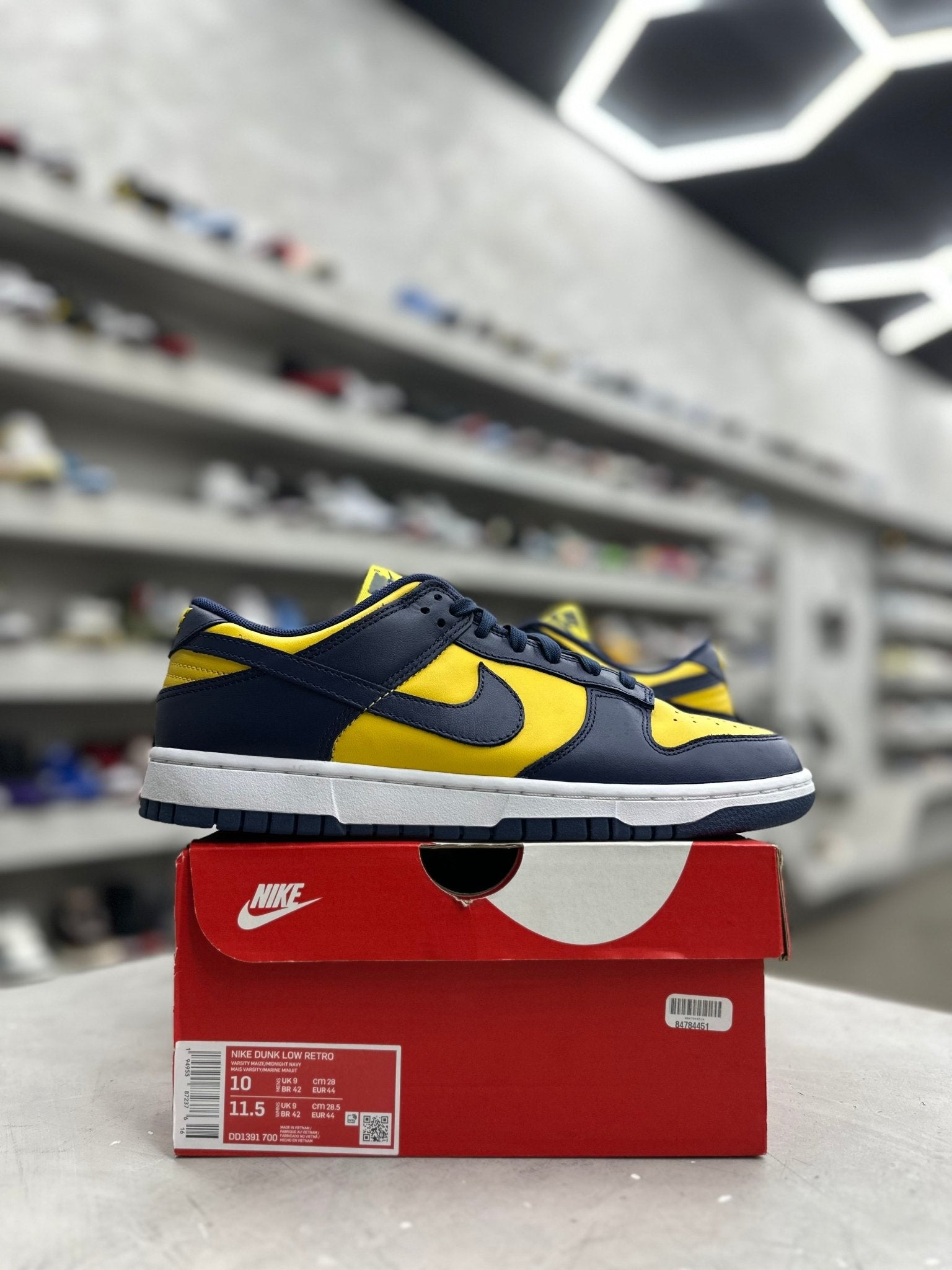 Nike Dunk Low Michigan Sz 10 (PREOWNED) - Restock AveNike Dunk Low Michigan Sz 10 (PREOWNED)Restock AveRestock Ave1002115955Restock Ave