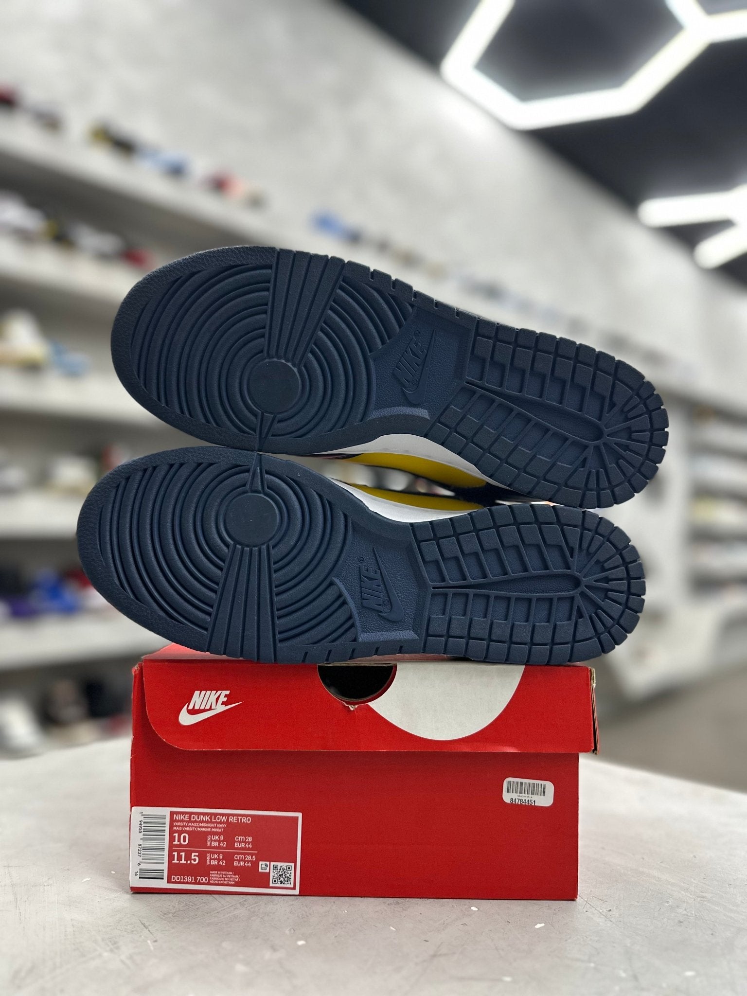 Nike Dunk Low Michigan Sz 10 (PREOWNED) - Restock AveNike Dunk Low Michigan Sz 10 (PREOWNED)Restock AveRestock Ave1002115955Restock Ave