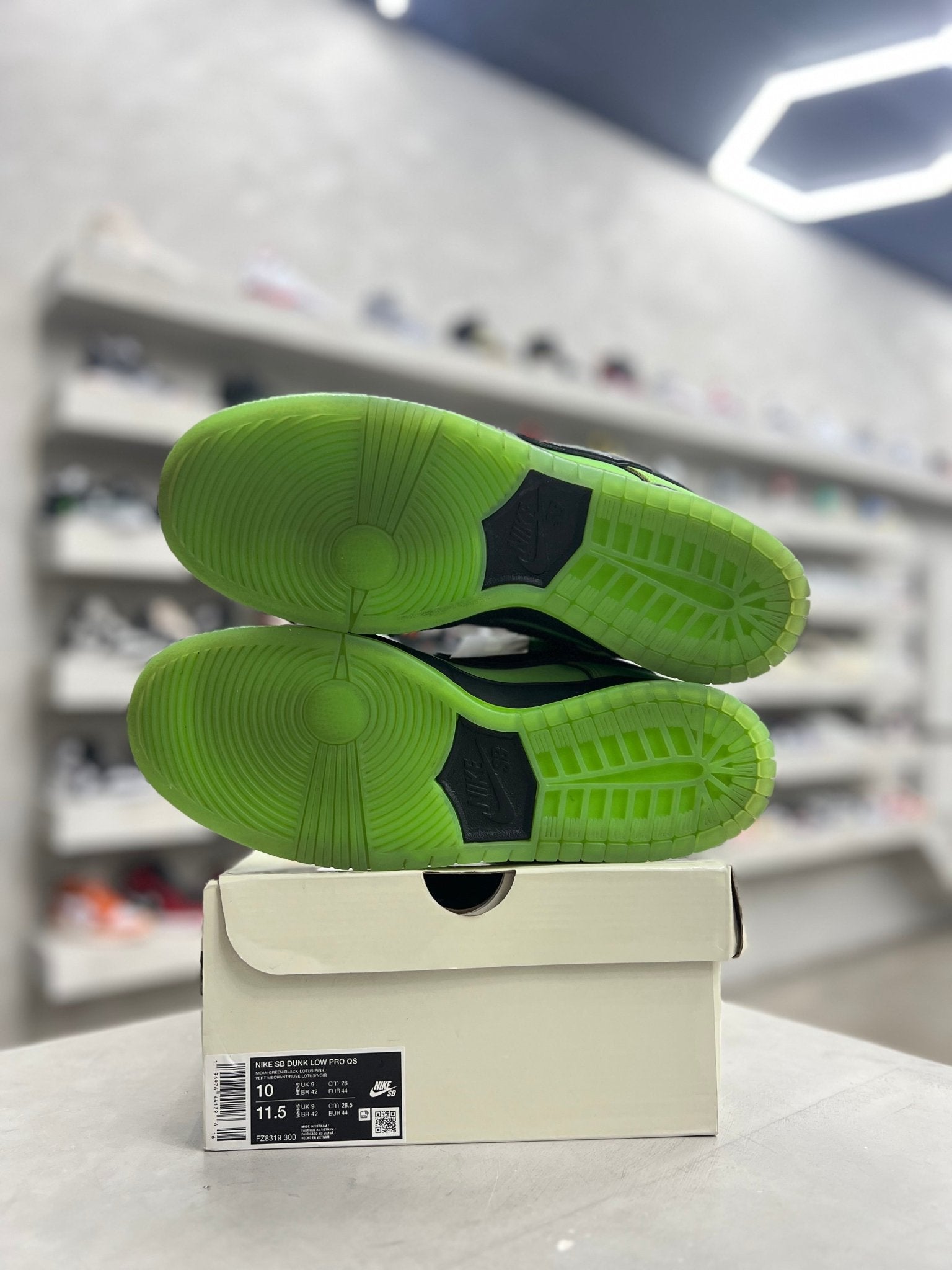 Nike SB Dunk Low The Powerpuff Girls Buttercup Sz 10 (PREOWNED) - Restock AveNike SB Dunk Low The Powerpuff Girls Buttercup Sz 10 (PREOWNED)Restock AveRestock Ave10Restock Ave