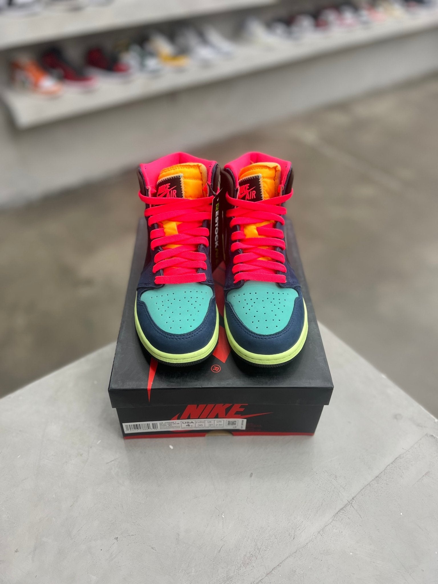 1 Retro High Tokyo Sz 4y (PREOWNED) - Restock Ave1 Retro High Tokyo Sz 4y (PREOWNED)Restock AveRestock Ave4yRestock Ave