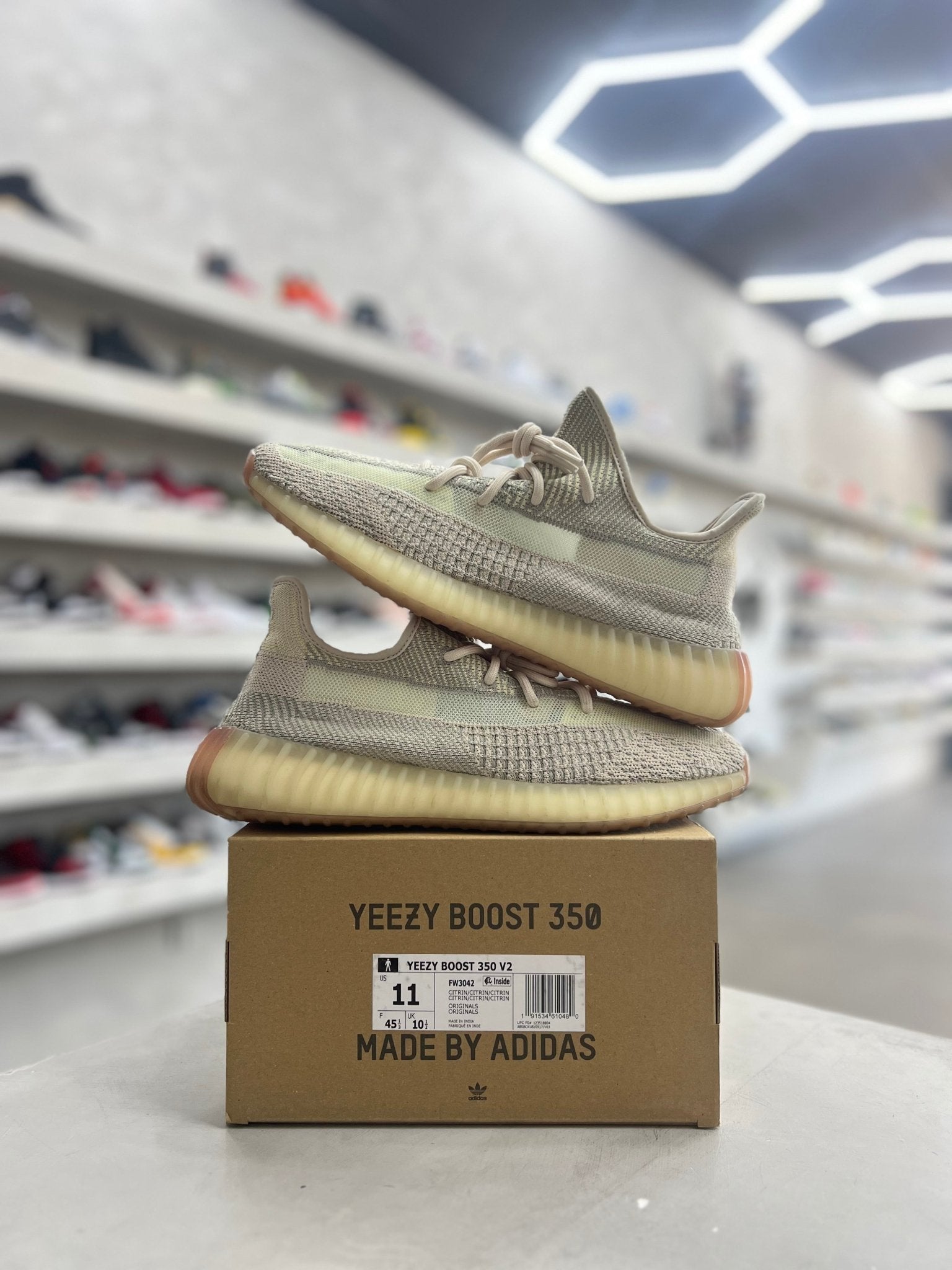 adidas Yeezy Boost 350 V2 Citrin (Non - Reflective) Sz 11 (PREOWNED) - Restock Aveadidas Yeezy Boost 350 V2 Citrin (Non - Reflective) Sz 11 (PREOWNED)Restock AveRestock Ave11Restock Ave