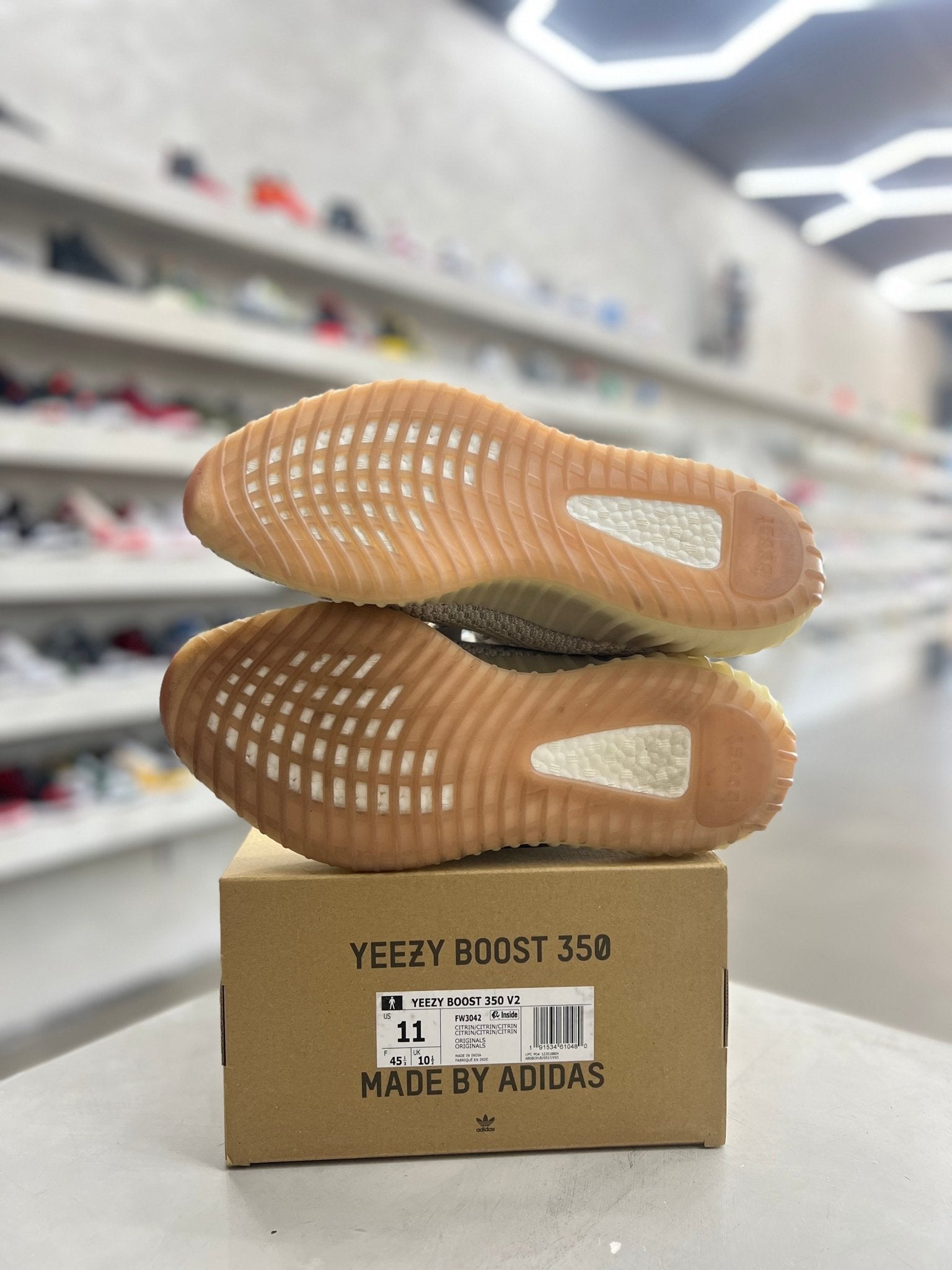 adidas Yeezy Boost 350 V2 Citrin (Non - Reflective) Sz 11 (PREOWNED) - Restock Aveadidas Yeezy Boost 350 V2 Citrin (Non - Reflective) Sz 11 (PREOWNED)Restock AveRestock Ave11Restock Ave