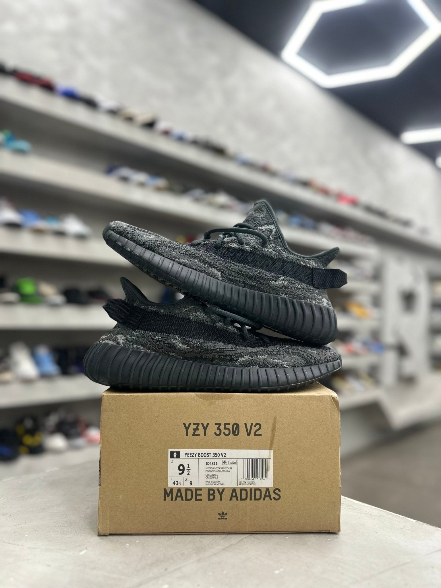 adidas Yeezy Boost 350 V2 MX Dark Salt Sz 9.5 (PREOWNED) - Restock Aveadidas Yeezy Boost 350 V2 MX Dark Salt Sz 9.5 (PREOWNED)Restock AveRestock Ave9.5Restock Ave