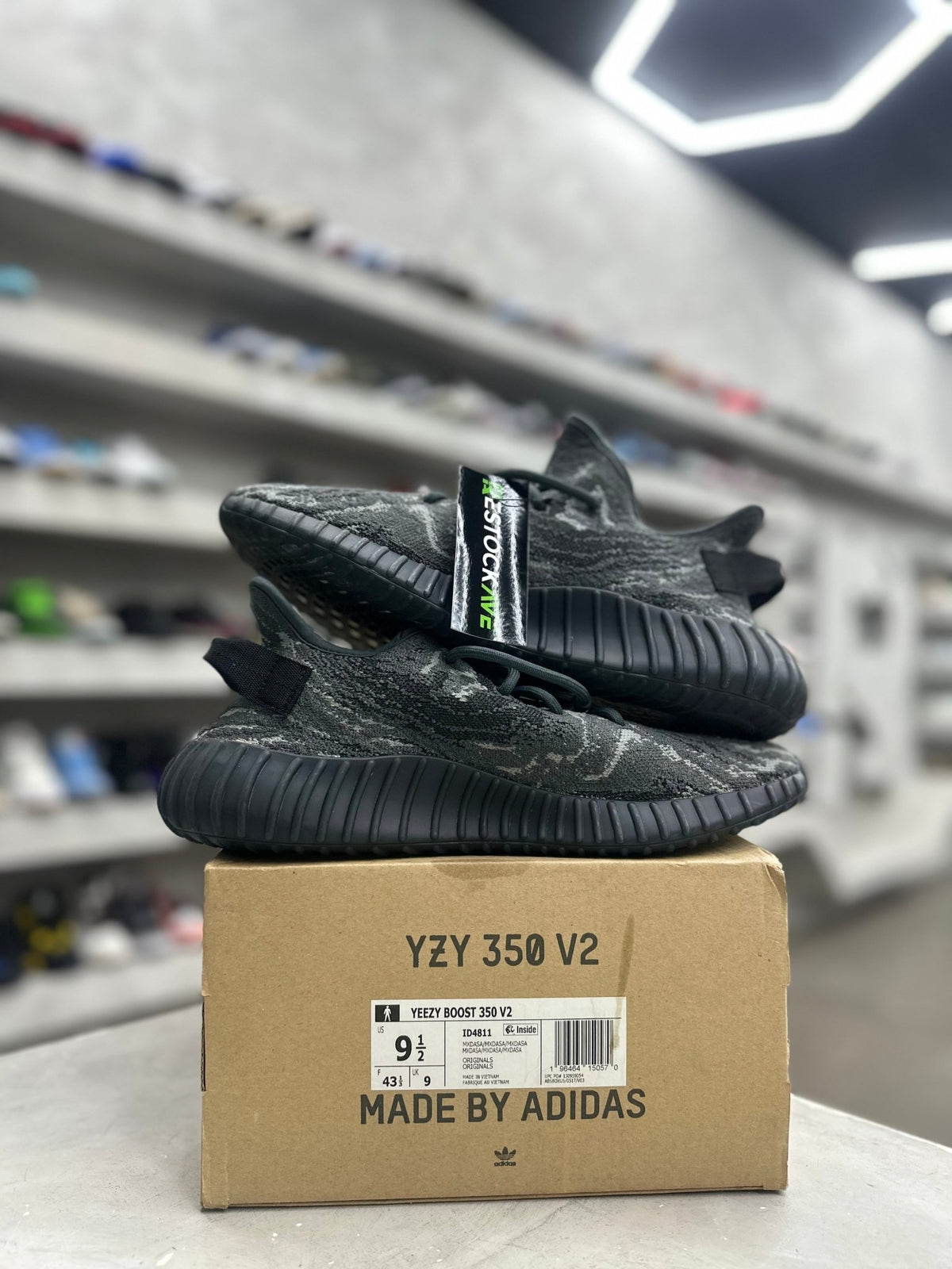 adidas Yeezy Boost 350 V2 MX Dark Salt Sz 9.5 (PREOWNED) - Restock Aveadidas Yeezy Boost 350 V2 MX Dark Salt Sz 9.5 (PREOWNED)Restock AveRestock Ave9.5Restock Ave