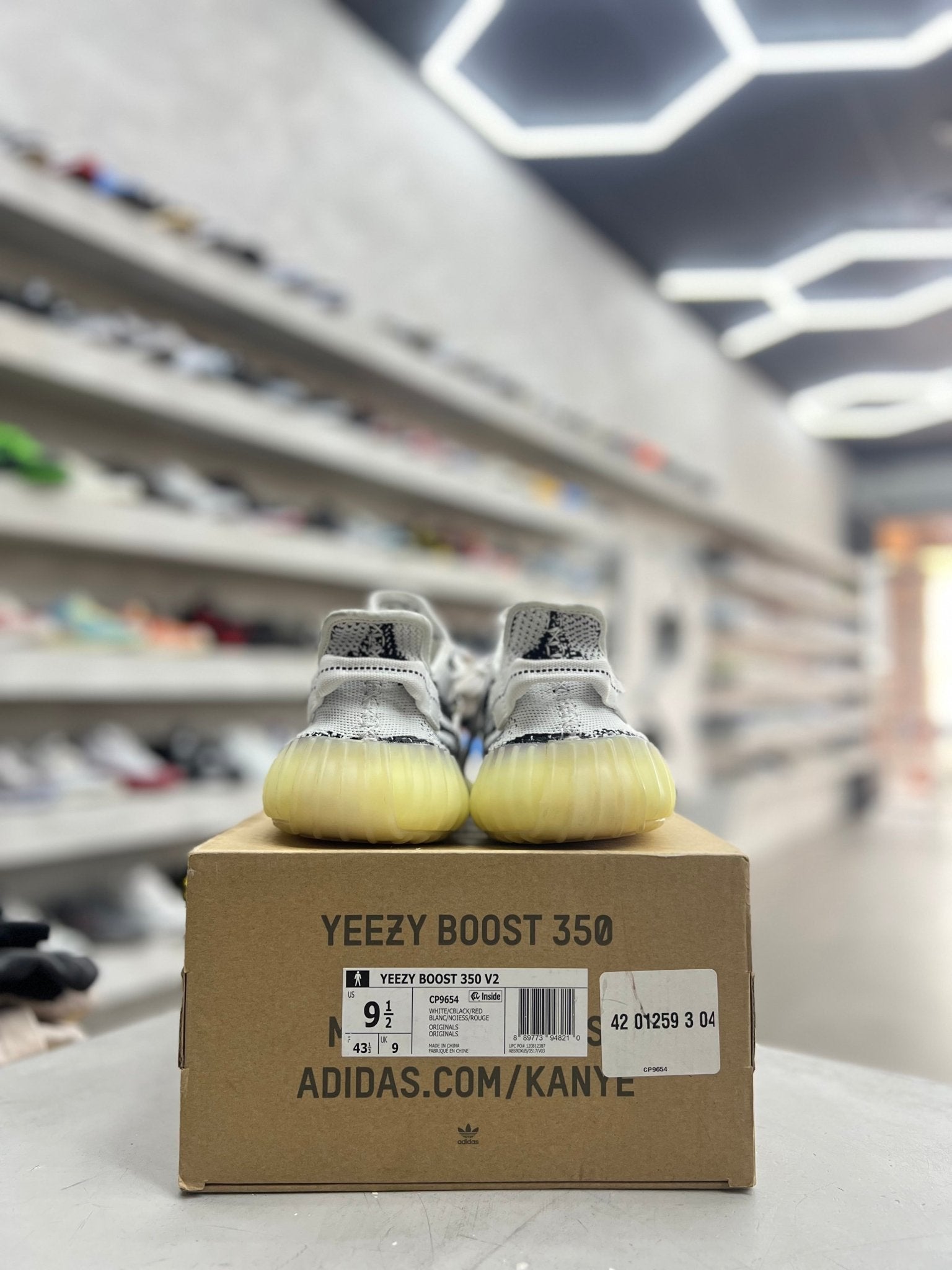 adidas Yeezy Boost 350 V2 Zebra Sz 9.5 (PREOWNED) - Restock Aveadidas Yeezy Boost 350 V2 Zebra Sz 9.5 (PREOWNED)Restock AveRestock Ave9.511863667Restock Ave