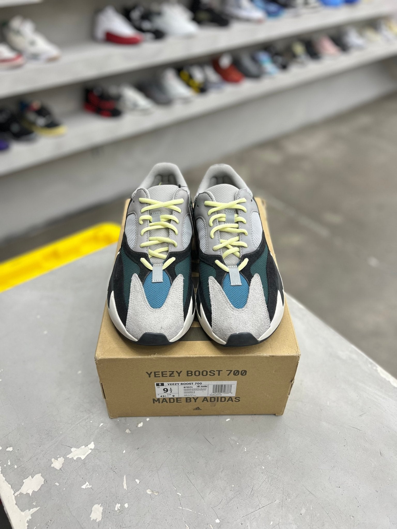adidas Yeezy Boost 700 Wave Runner Sz 9.5 (PREOWNED) adidas Yeezy Boost 700 Wave Runner Sz 9.5 (PREOWNED)