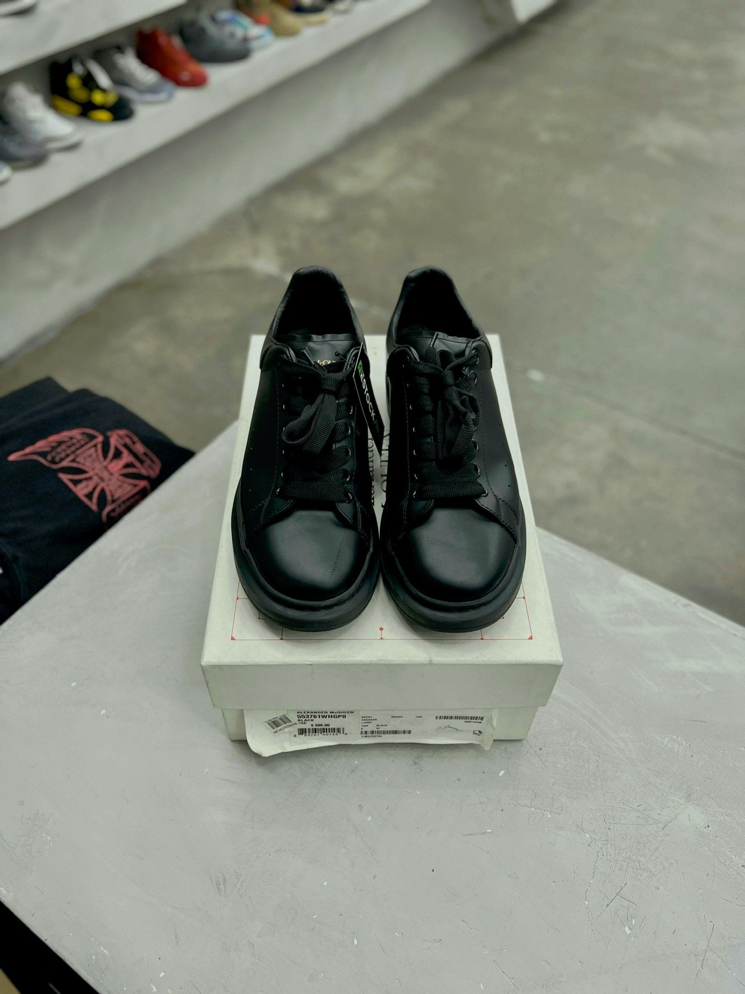 Alexander McQueen Oversized Black Sz 10 (PREOWNED) - Restock AveAlexander McQueen Oversized Black Sz 10 (PREOWNED)Restock AveRestock Ave10Restock Ave