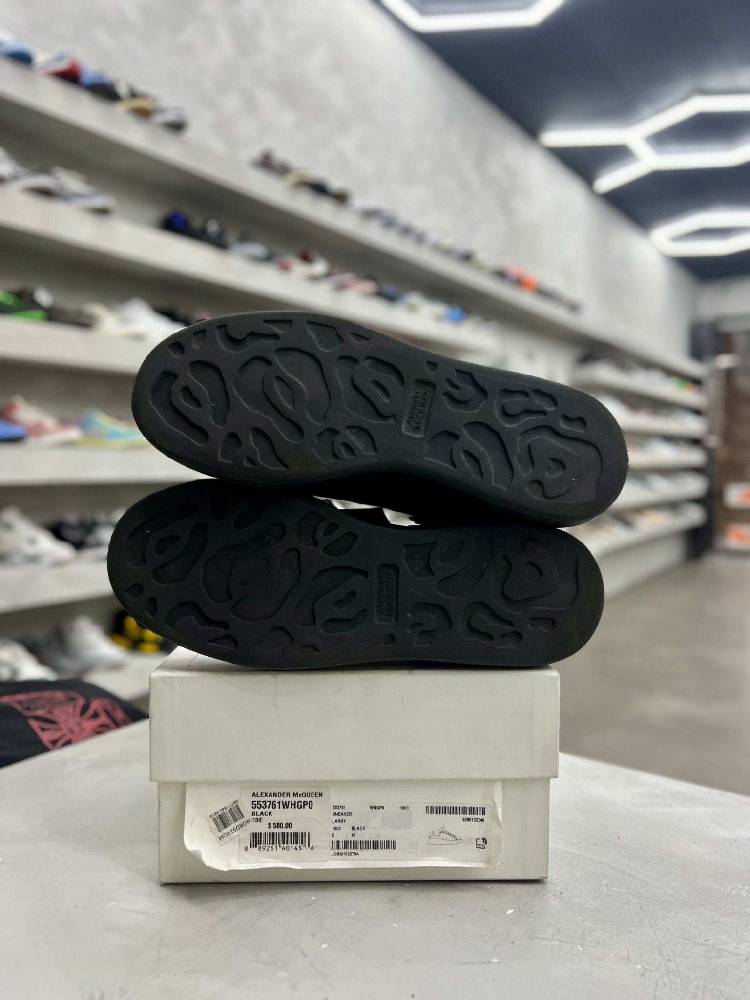 Alexander McQueen Oversized Black Sz 10 (PREOWNED) - Restock AveAlexander McQueen Oversized Black Sz 10 (PREOWNED)Restock AveRestock Ave10Restock Ave