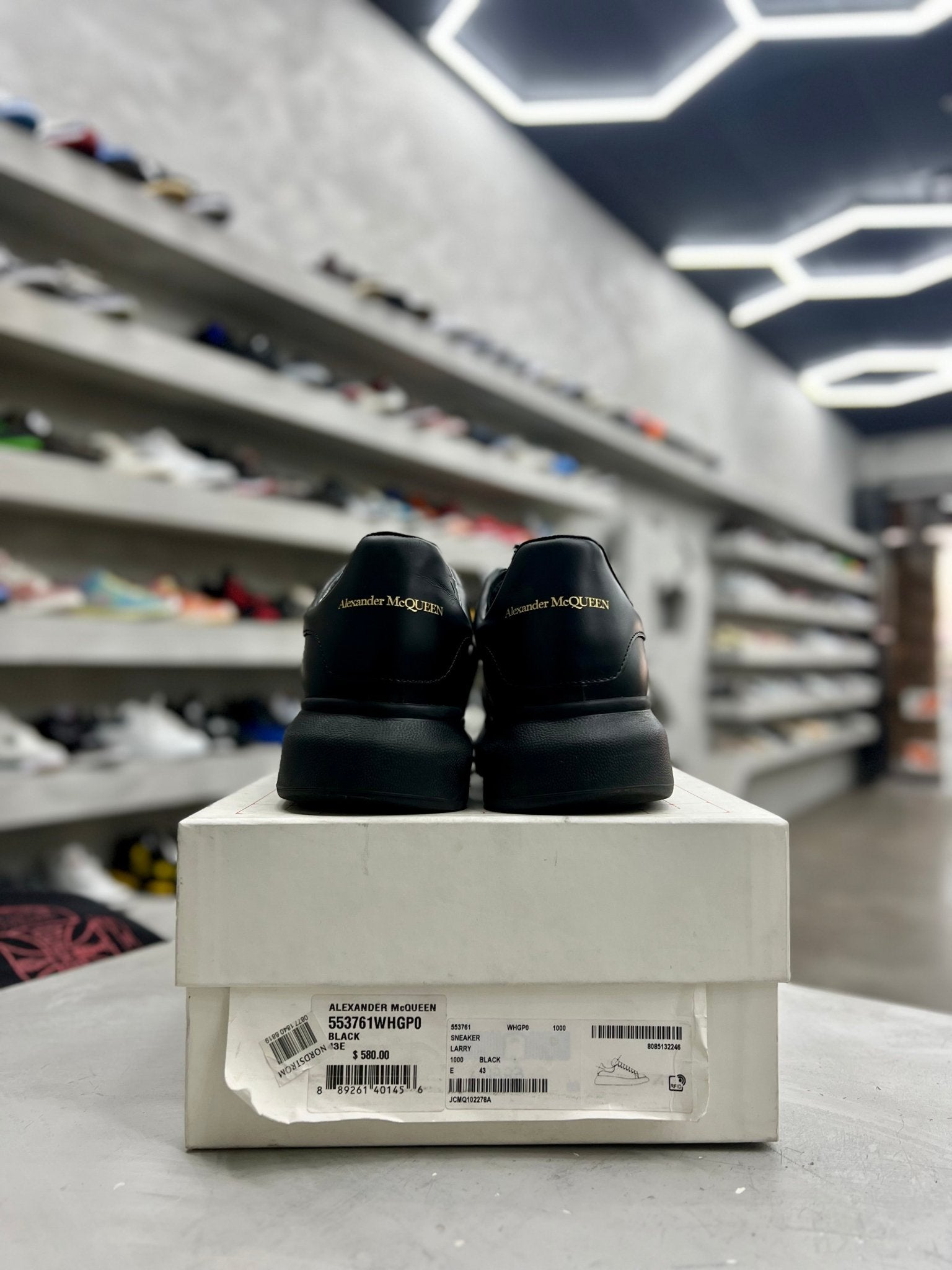 Alexander McQueen Oversized Black Sz 10 (PREOWNED) - Restock AveAlexander McQueen Oversized Black Sz 10 (PREOWNED)Restock AveRestock Ave10Restock Ave