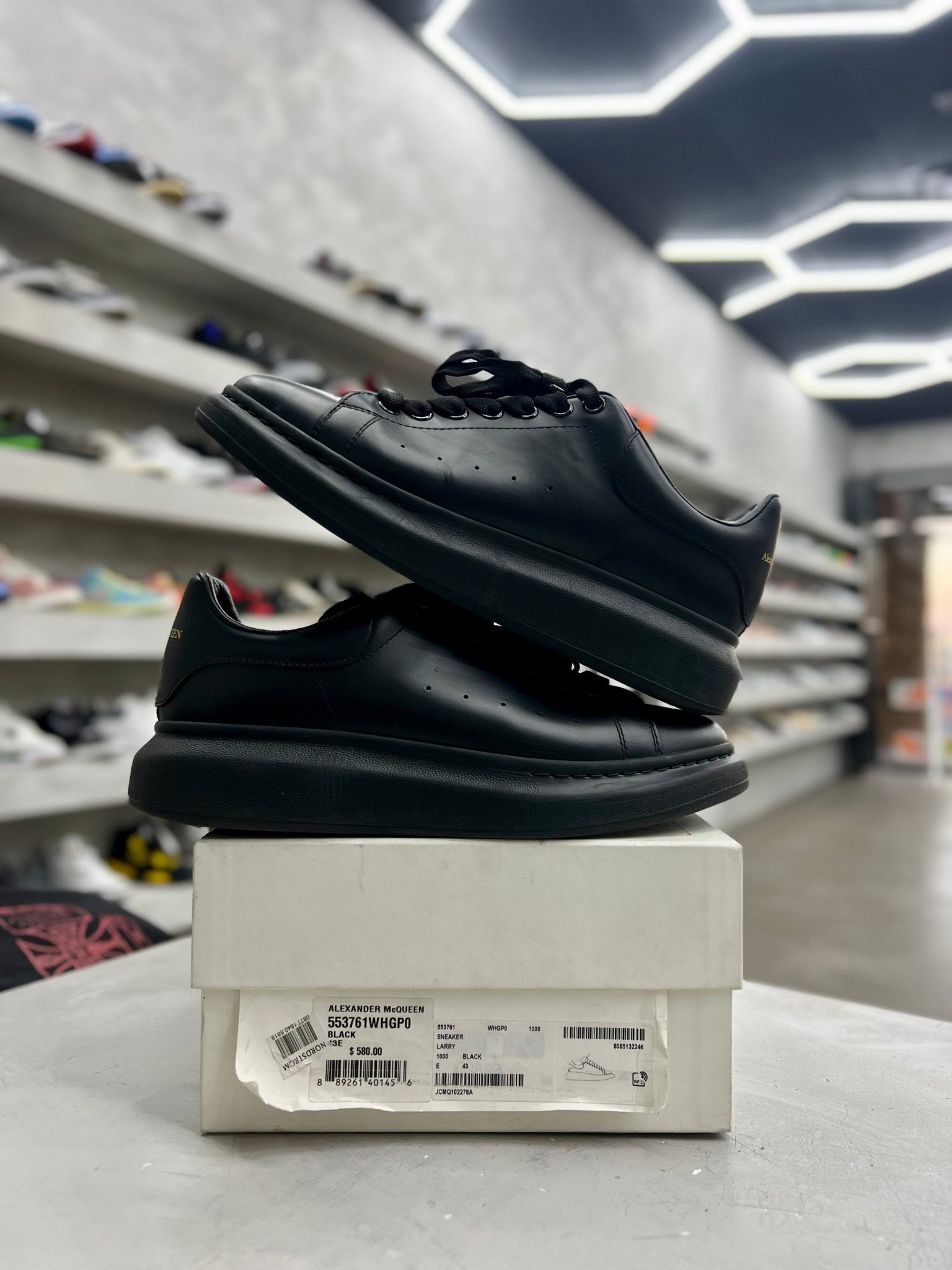 Alexander McQueen Oversized Black Sz 10 (PREOWNED) - Restock AveAlexander McQueen Oversized Black Sz 10 (PREOWNED)Restock AveRestock Ave10Restock Ave