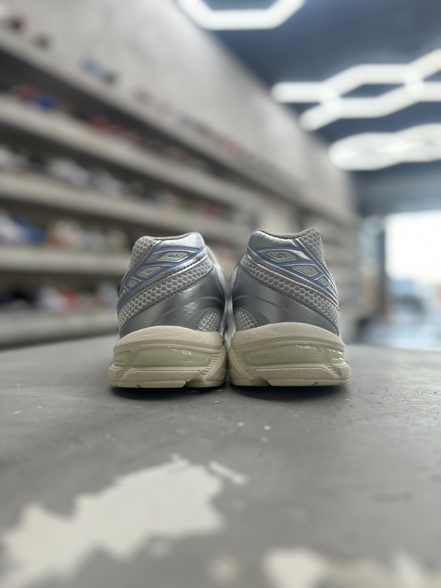 ASICS Gel-1130 White Light Sapphire Sz 8 (PREOWNED) (NO BOX) - Restock AveASICS Gel-1130 White Light Sapphire Sz 8 (PREOWNED) (NO BOX)Restock AveRestock Ave8Restock Ave