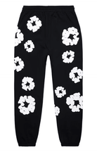 Denim Tears The Cotton Wreath Sweatpants Black Sz L (PREOWNED) - Restock AveDenim Tears The Cotton Wreath Sweatpants Black Sz L (PREOWNED)Restock AveRestock AveL46317171Restock Ave