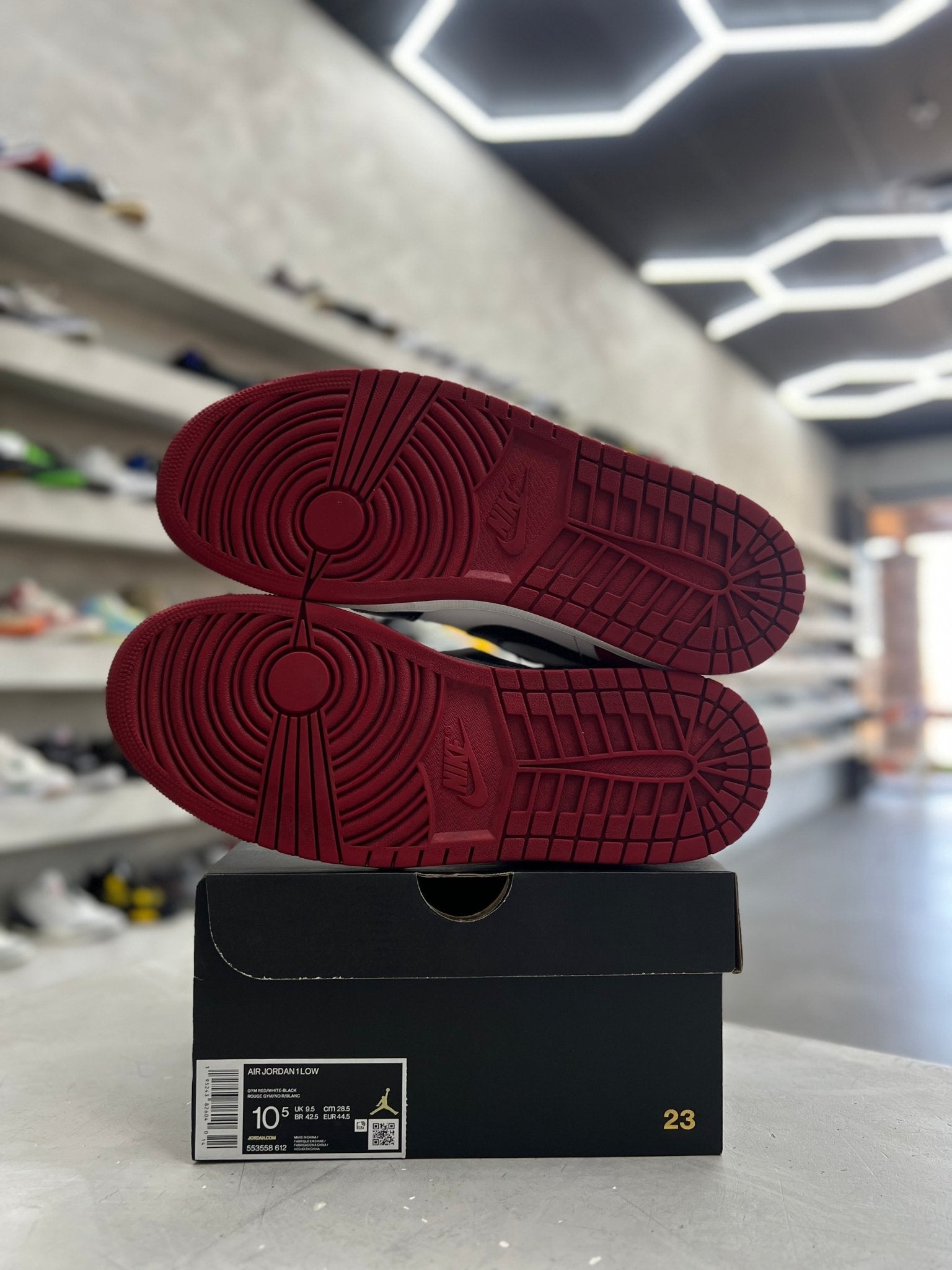 Jordan 1 Low Bred Toe Sz 10.5 (PREOWNED) - Restock AveJordan 1 Low Bred Toe Sz 10.5 (PREOWNED)Restock AveRestock Ave10.5Restock Ave